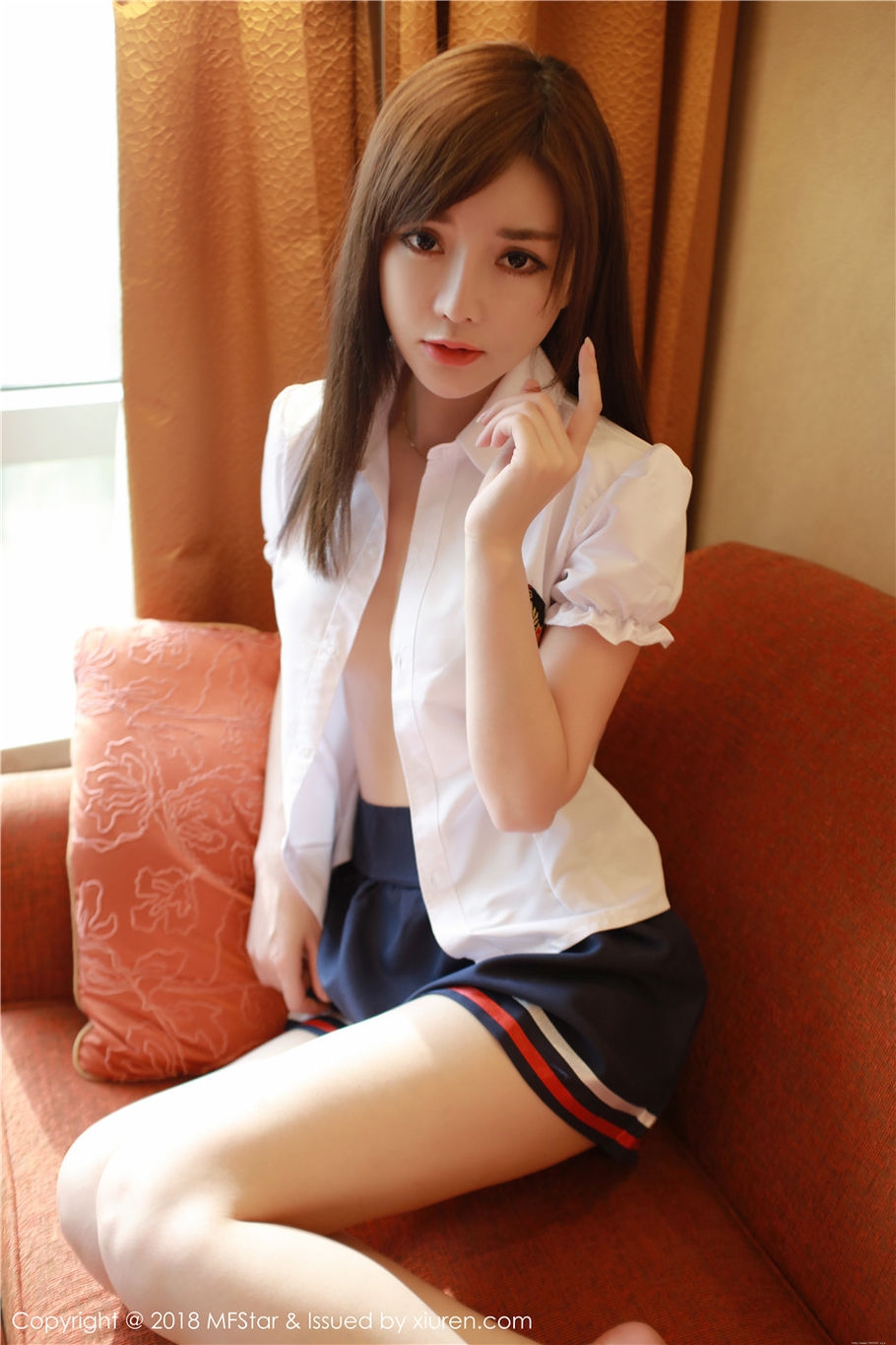 00后美女韩子萱mm学生制服诱惑私房写真