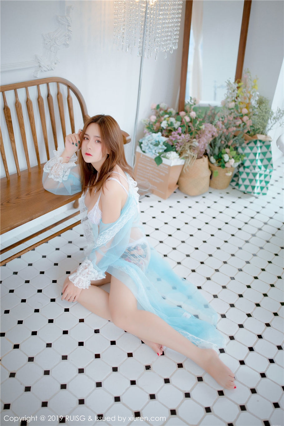 性感少妇Daisy琳琳蕾丝情趣睡衣诱惑私房照