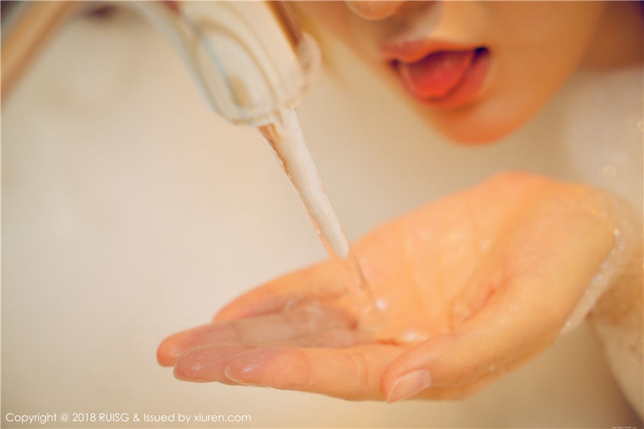 养眼性感少妇M梦baby浴室大胆写真集