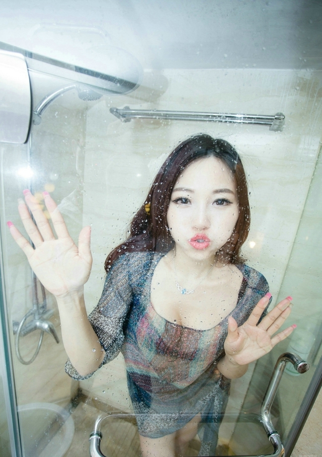 性感的女神浴室黑色蕾丝内衣诱惑私房照