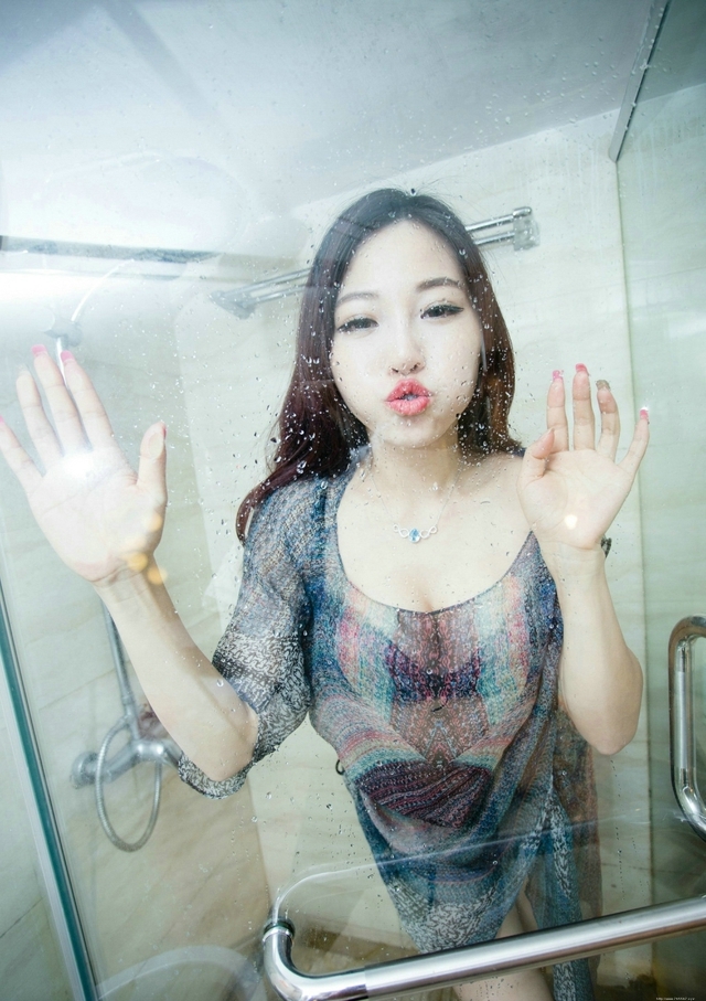 性感的女神浴室黑色蕾丝内衣诱惑私房照