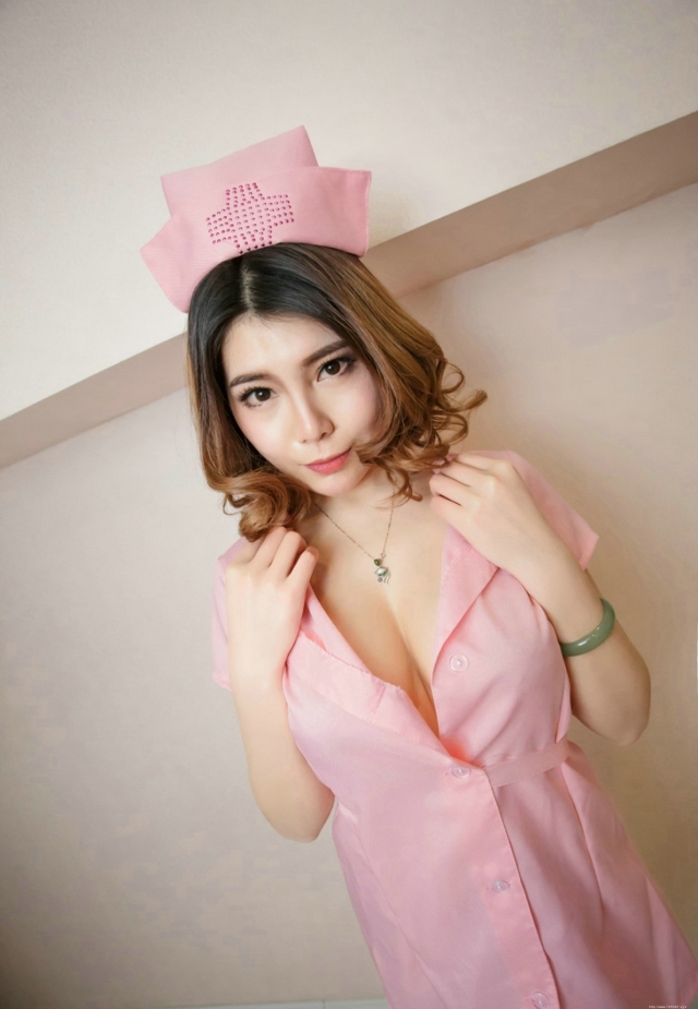 极品翘臀美女沐子熙性感护士装写真摄影艺术图