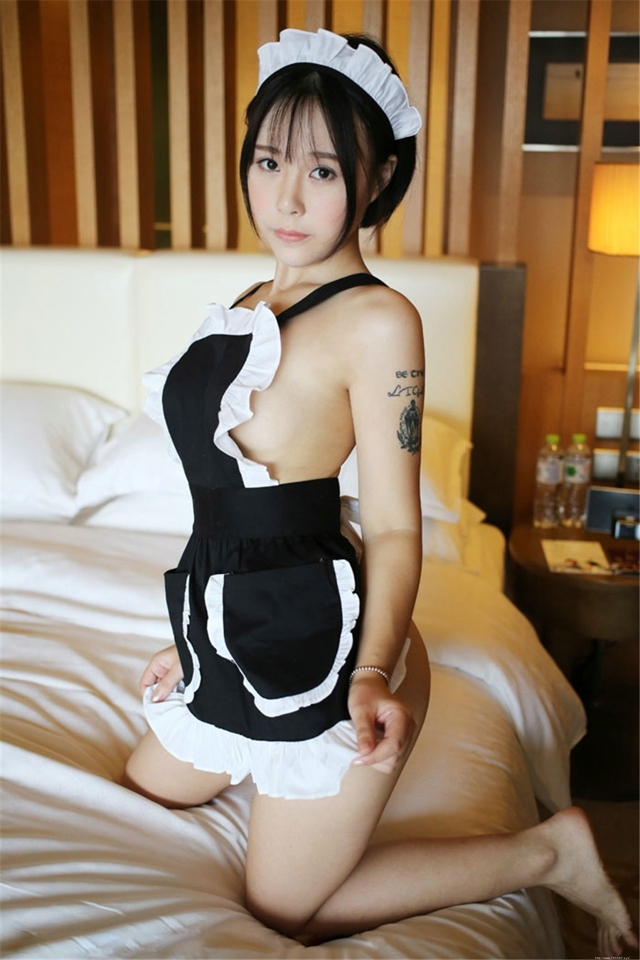 性感女孩丰满白嫩乳房女仆装大胆艺术写真摄影图