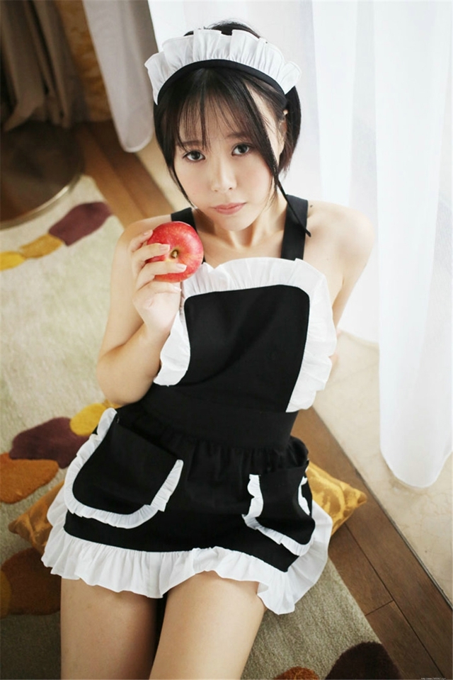 性感女孩丰满白嫩乳房女仆装大胆艺术写真摄影图