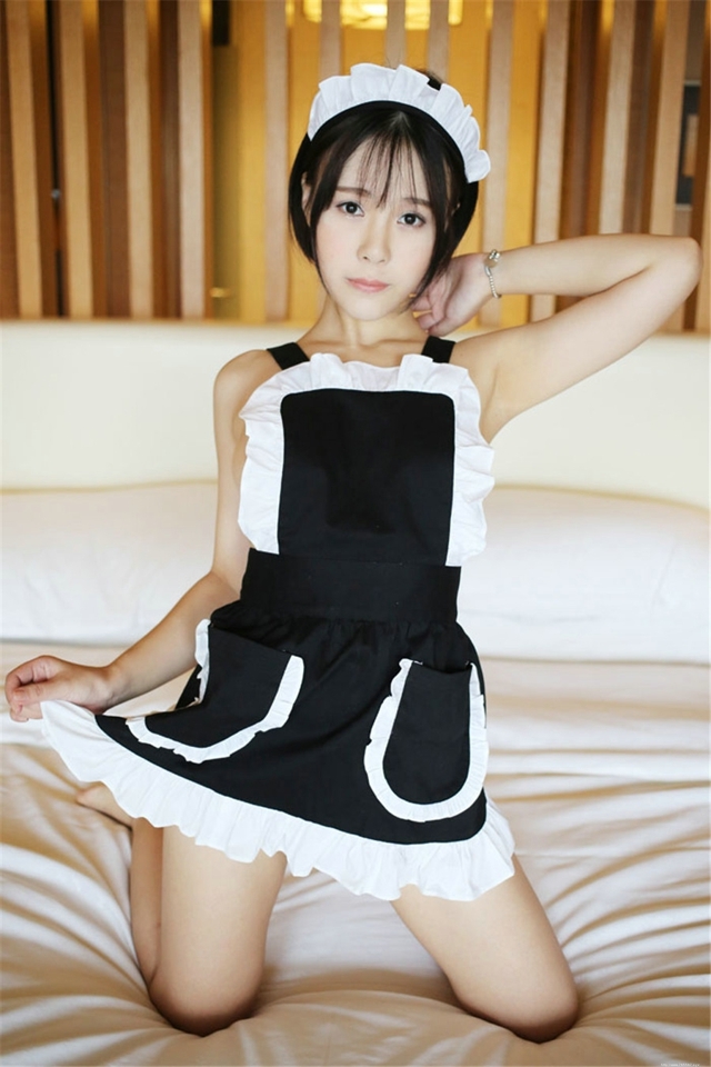 性感女孩丰满白嫩乳房女仆装大胆艺术写真摄影图