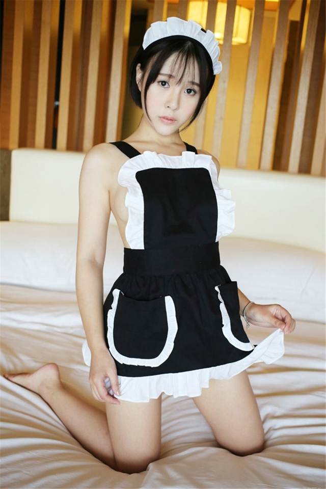 性感女孩丰满白嫩乳房女仆装大胆艺术写真摄影图