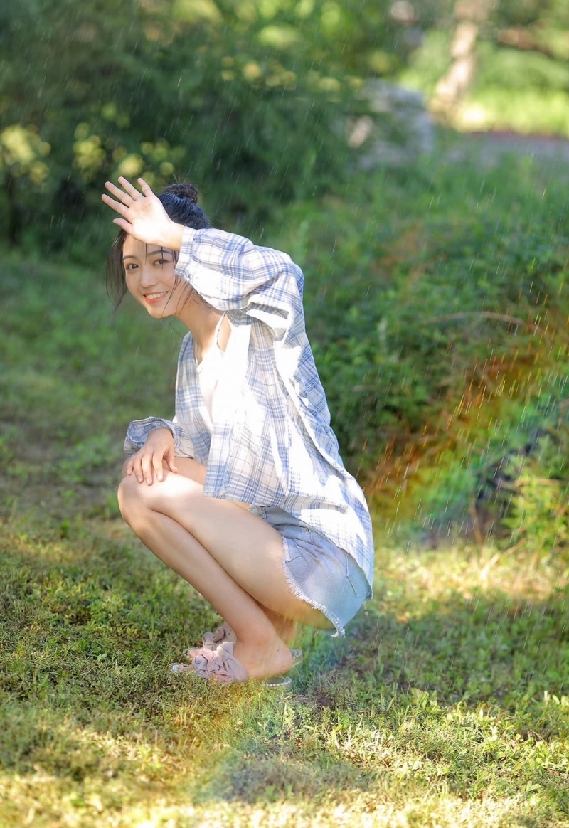 阳光姐姐杏眼迷人漂亮女生照片