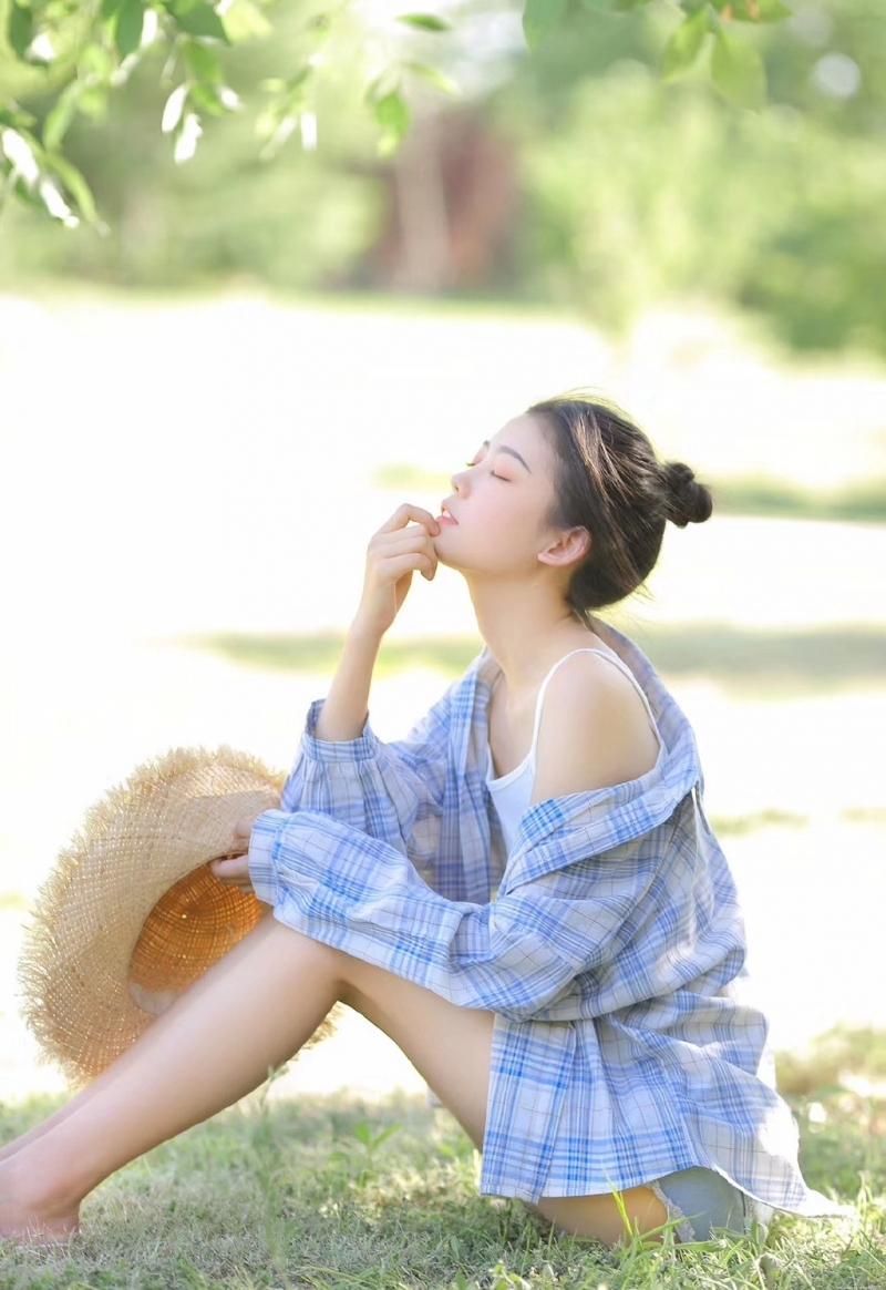 阳光姐姐杏眼迷人漂亮女生照片