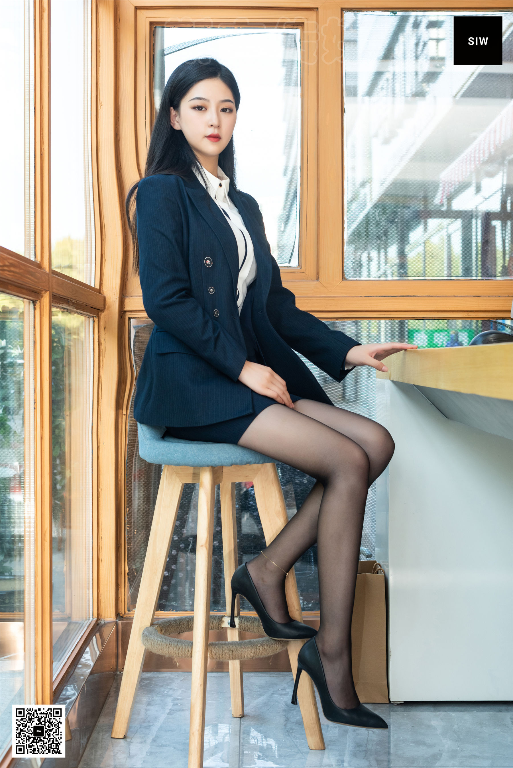 小谈《黑丝文员》 [斯文传媒SIW] 写真集