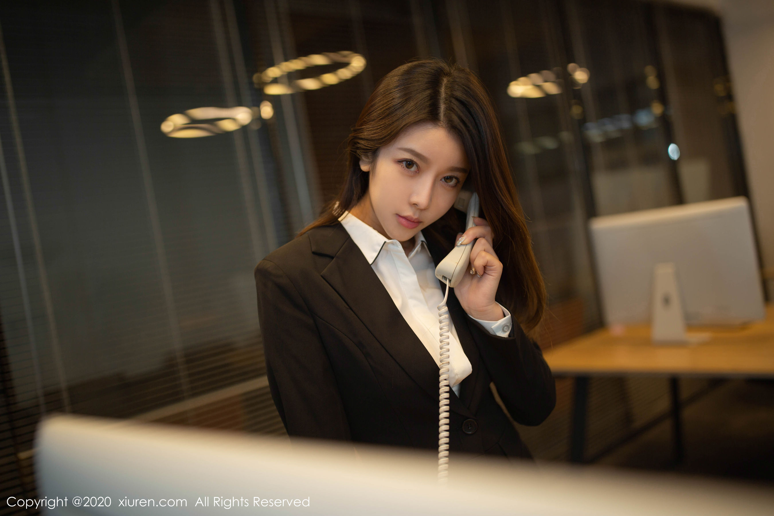 夏诗诗Sally《变身办公室OL女郎》 [秀人XIUREN] No.1972 写真集