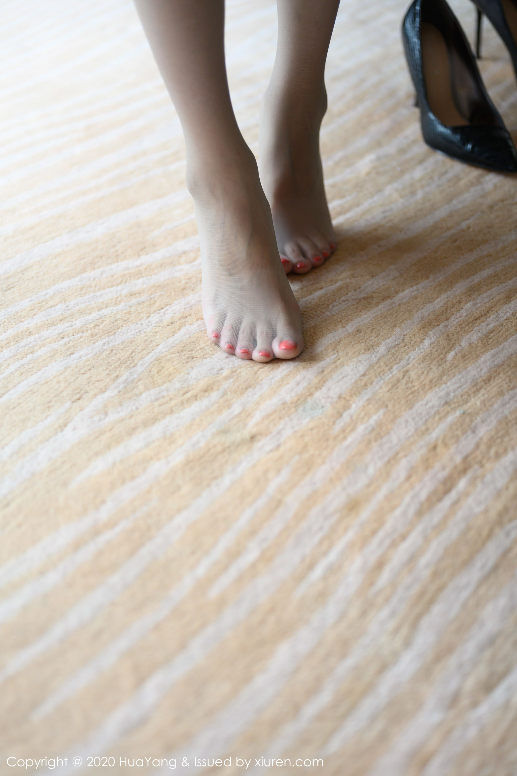 梦心月《魅惑的吊裙与朦胧诱惑丝袜》 [花漾HuaYang] Vol.209 写真集