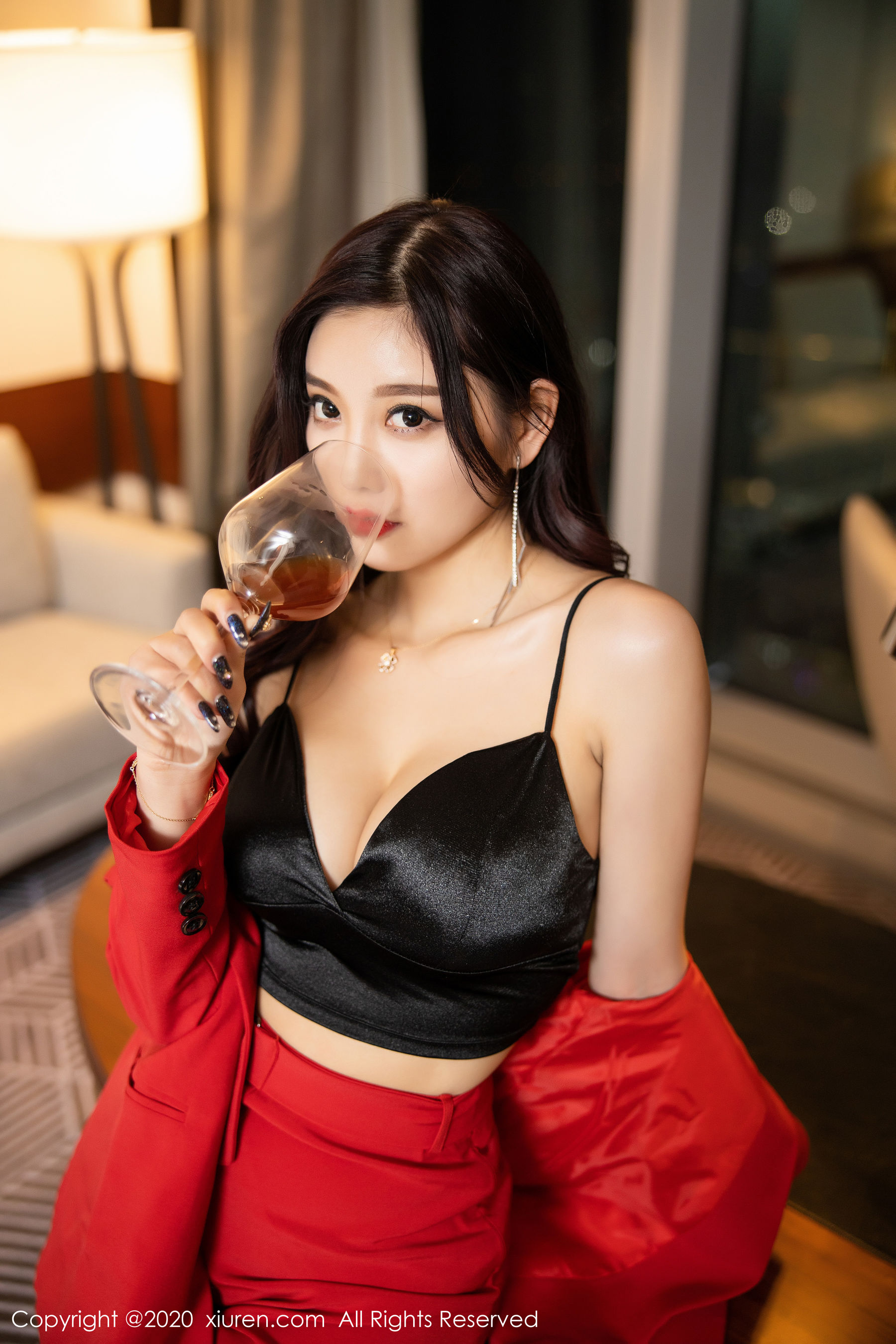 [秀人XIUREN] No.2122 杨晨晨sugar 《红色OL女郎》 写真集