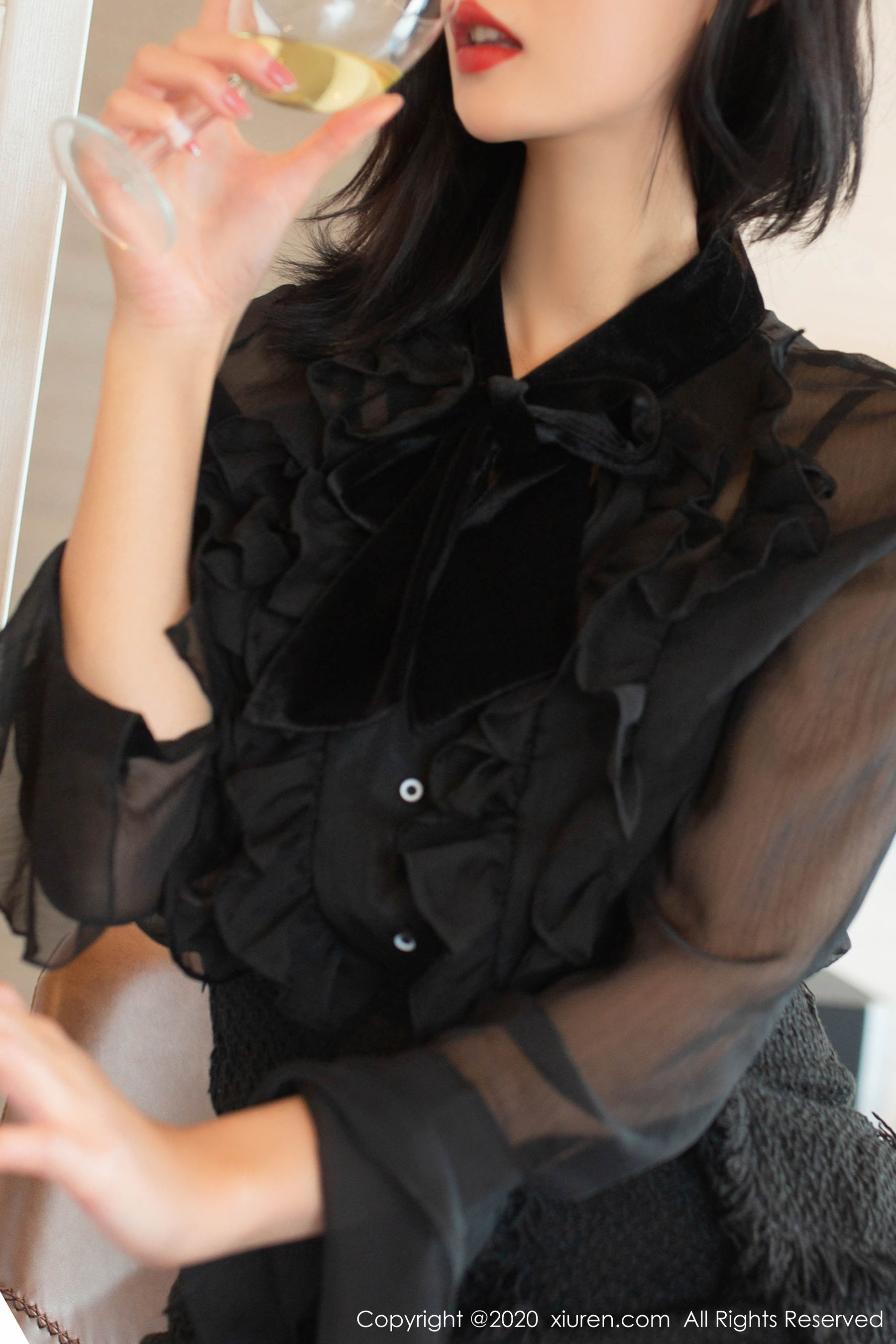 [秀人XIUREN] No.2128 就是阿朱啊&amp;陆萱萱 《置业顾问主题系列》 写真集