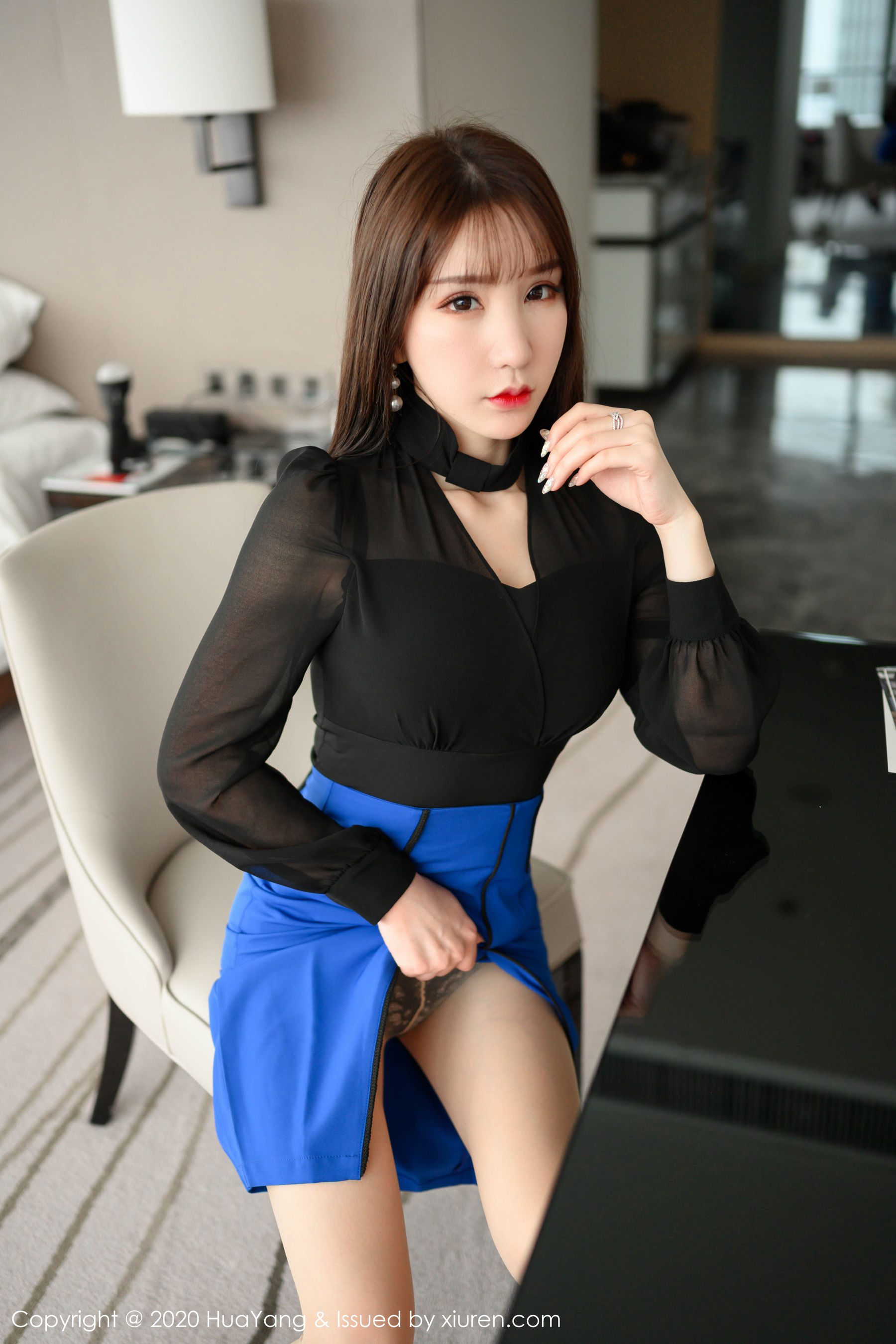 [花漾HuaYang] Vol.229 周于希Sandy 《桌底下的秘密》 写真集