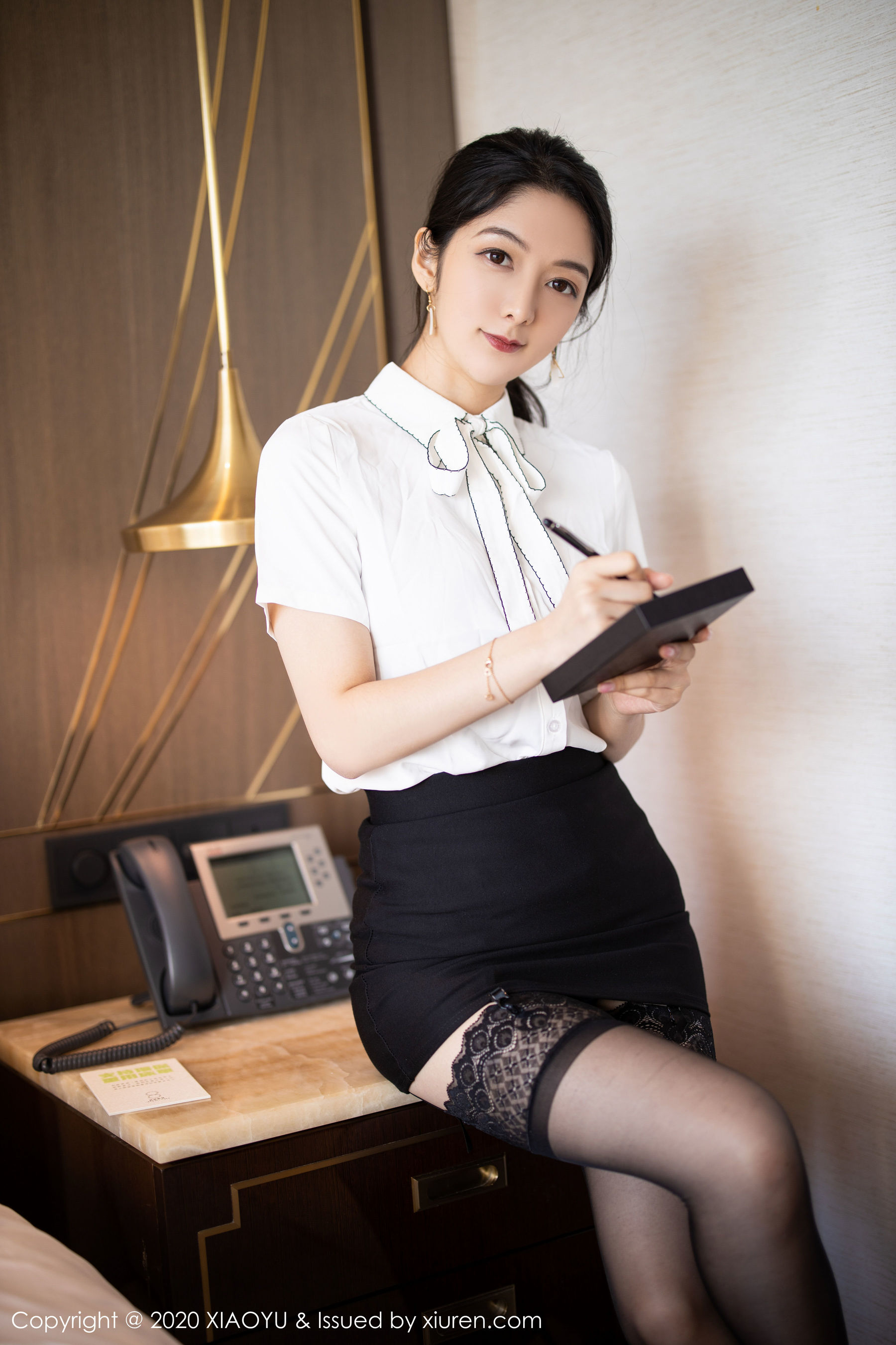 [语画界XIAOYU] Vol.258 Angela小热巴 《黑丝吊袜的OL》 写真集