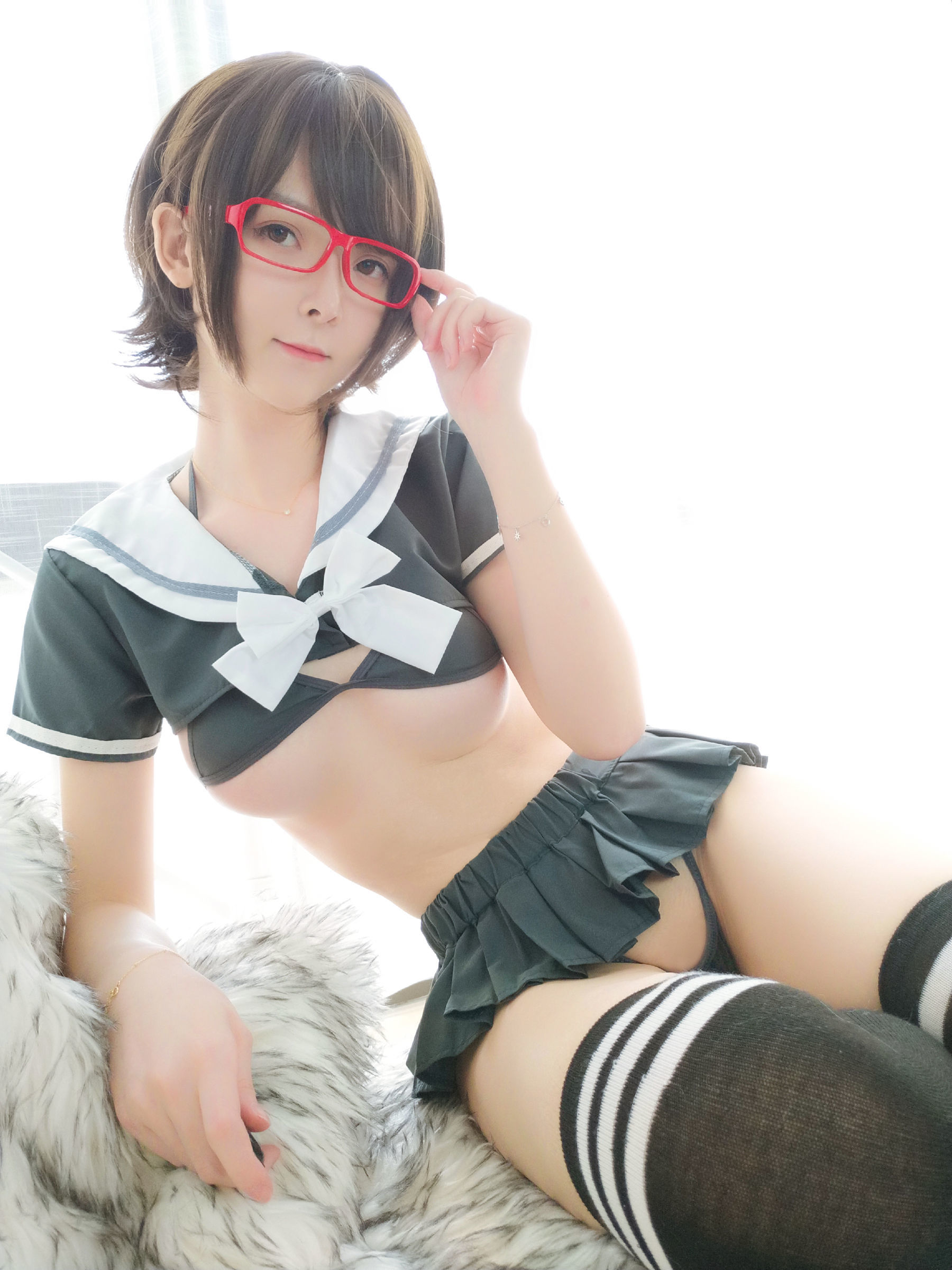 [网红Coser] 一小央泽 《早安学妹》 写真集