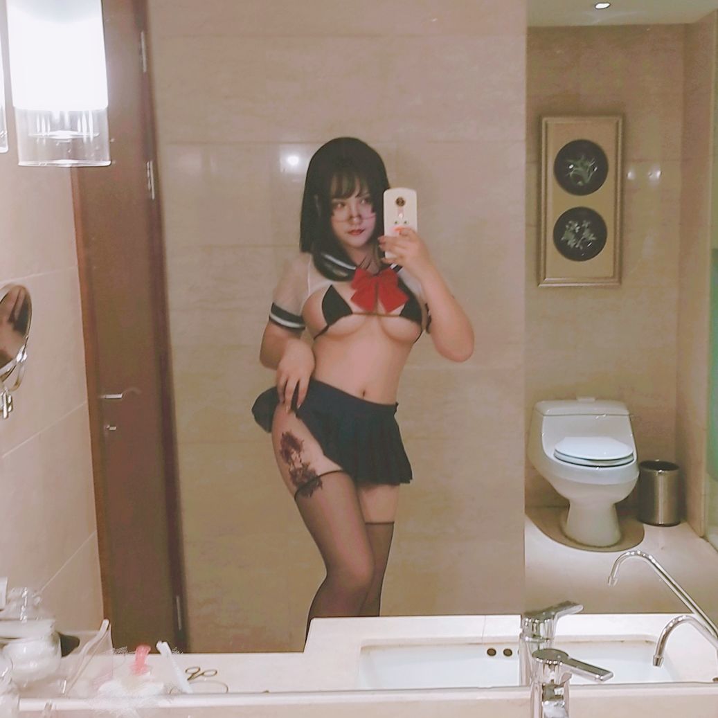 夏鸽鸽不想起床 《透明jk》 写真集