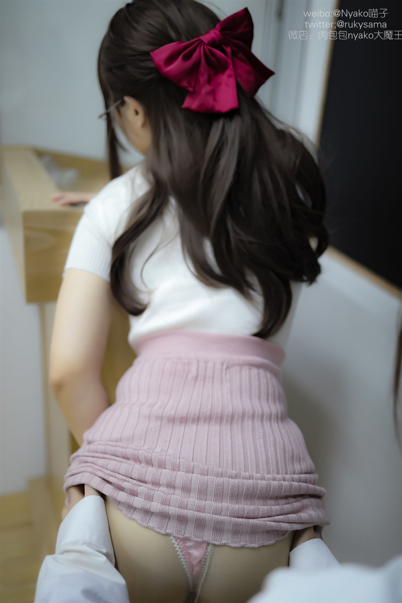 [美女Coser] 《欲求不满的老师》 写真集