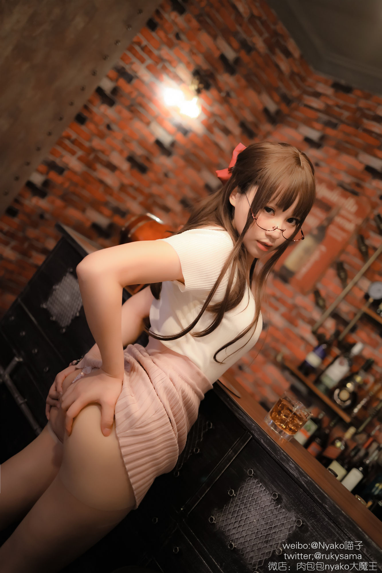 [美女Coser] 《欲求不满的老师》 写真集