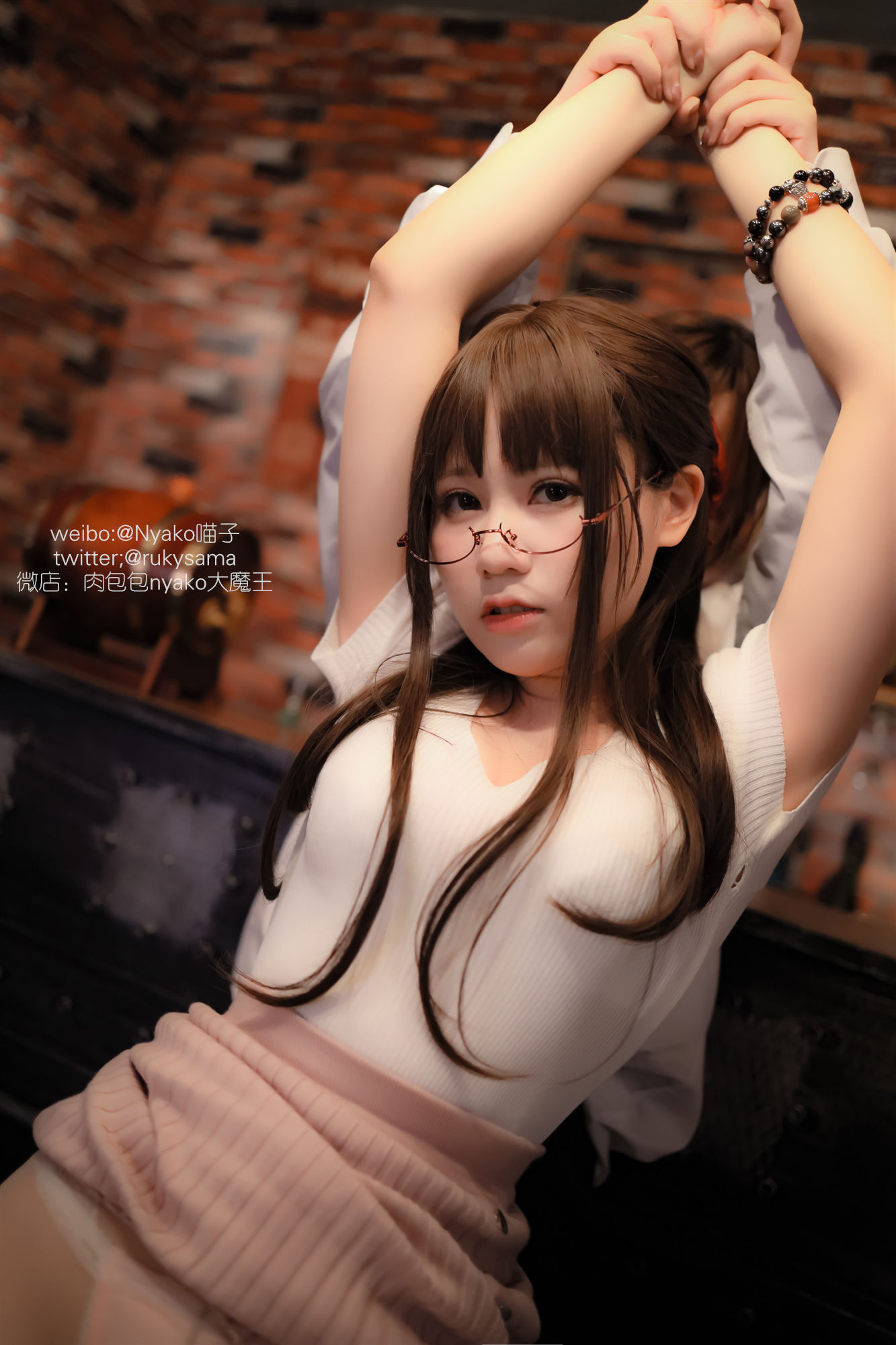 [美女Coser] 《欲求不满的老师》 写真集