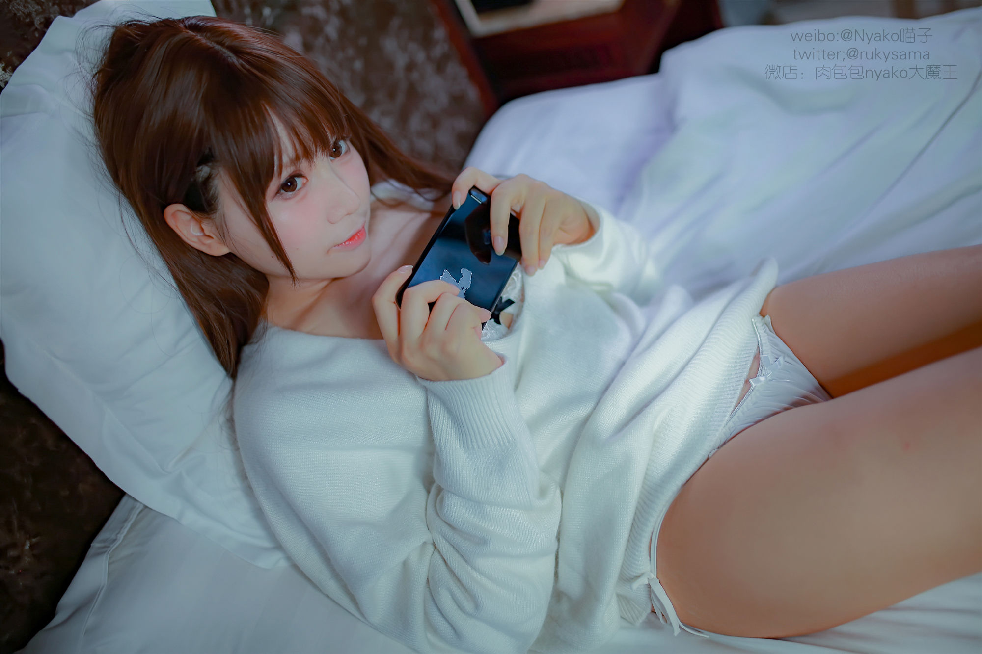 [美女Coser] 《欲求不满的老师》 写真集