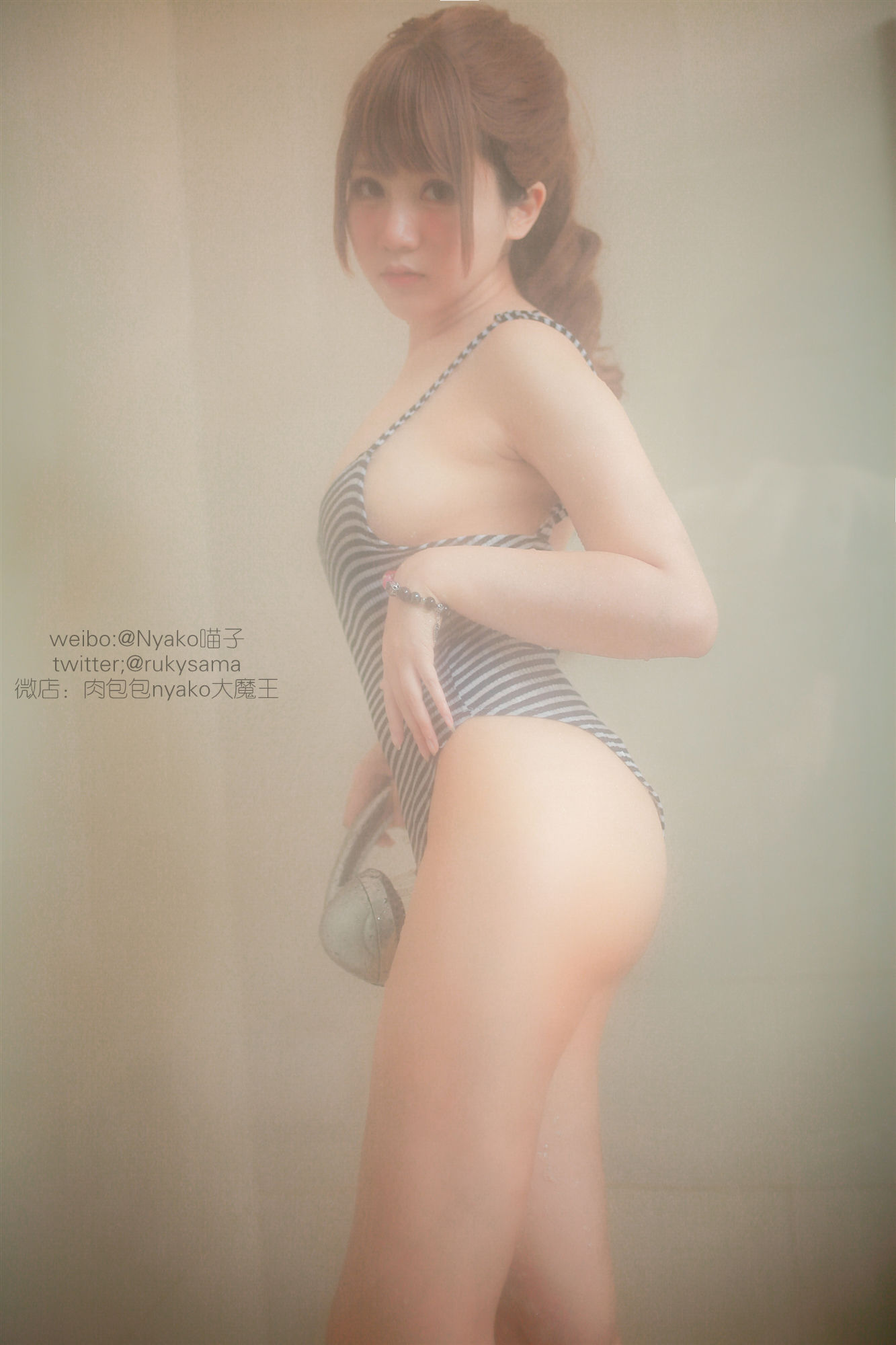 [美女Coser] 《欲求不满的老师》 写真集