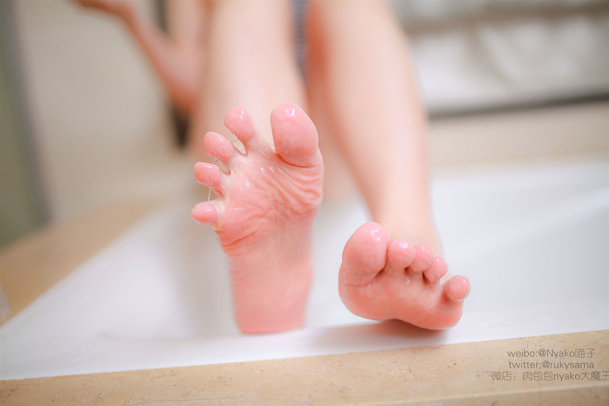 [美女Coser] 《欲求不满的老师》 写真集