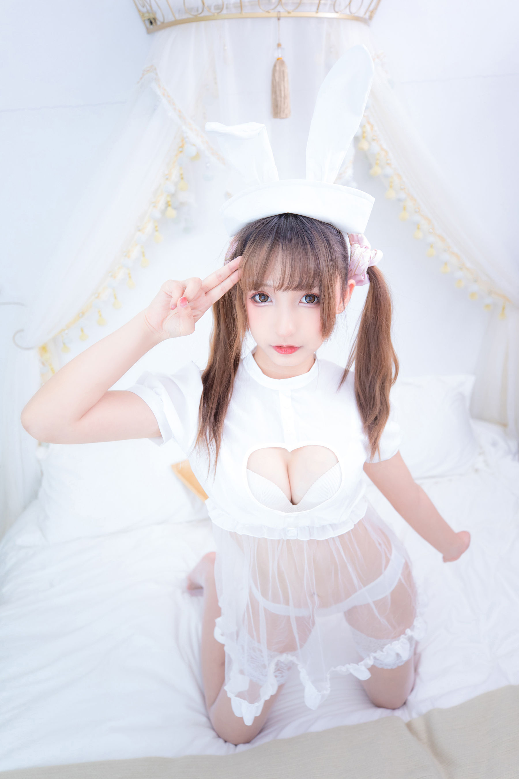 神楽坂真冬 《百合(ラブレター)》 写真集