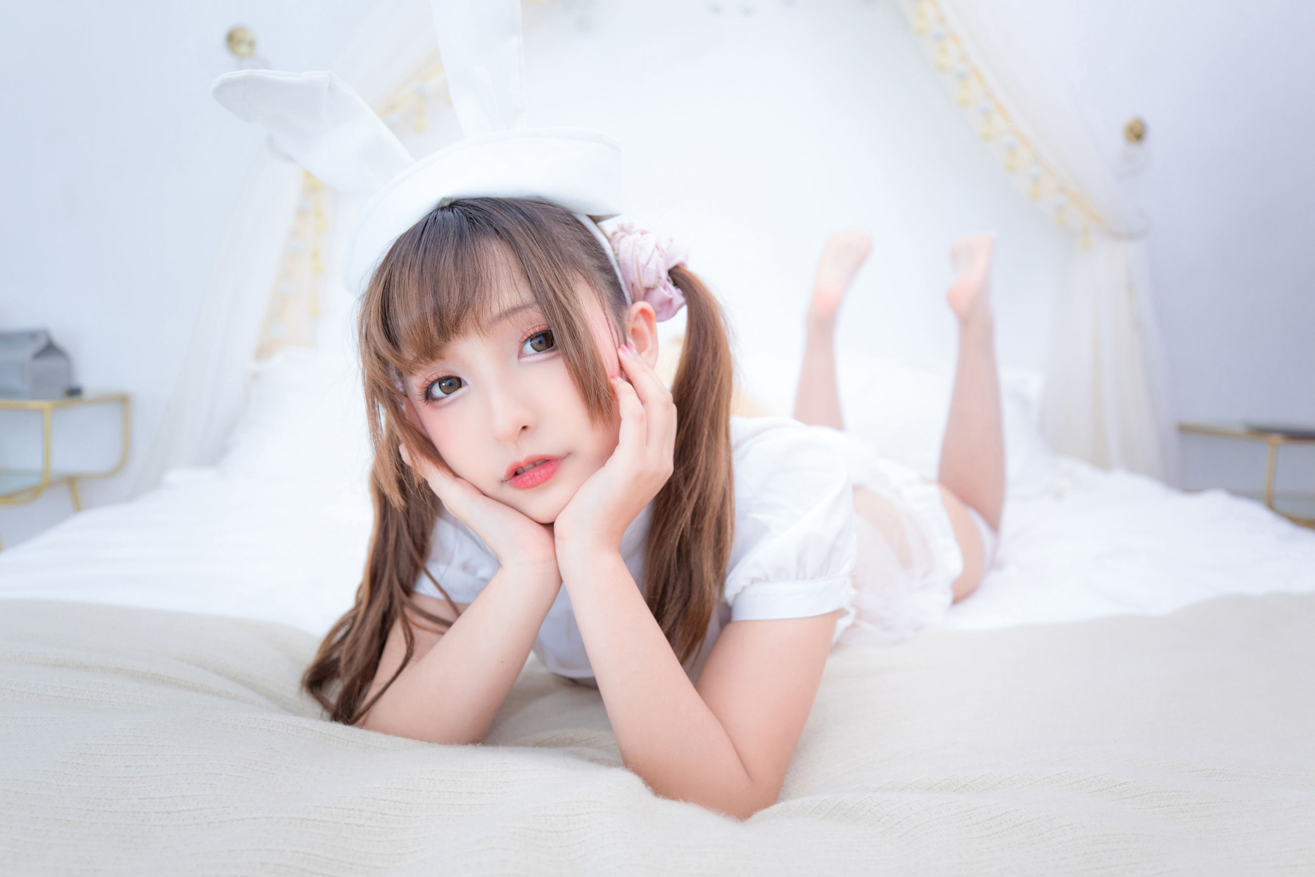 神楽坂真冬 《百合(ラブレター)》 写真集