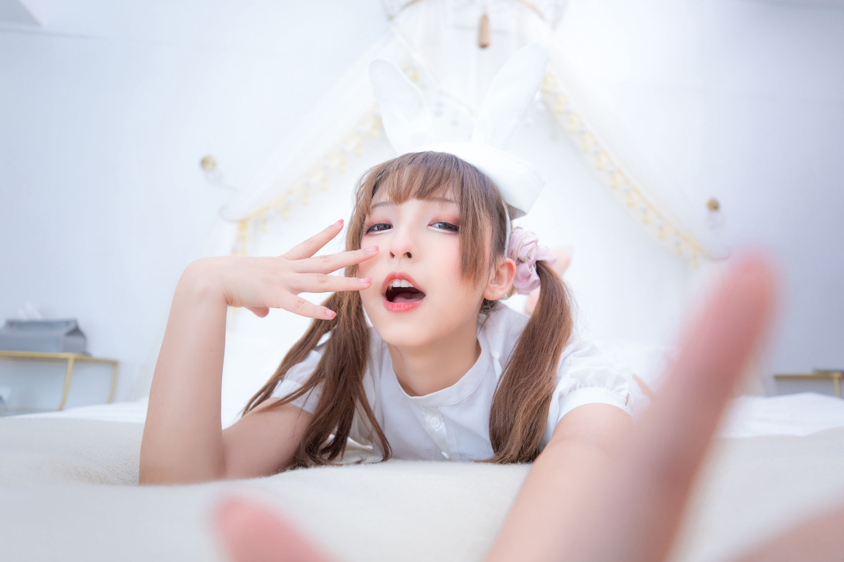 神楽坂真冬 《百合(ラブレター)》 写真集