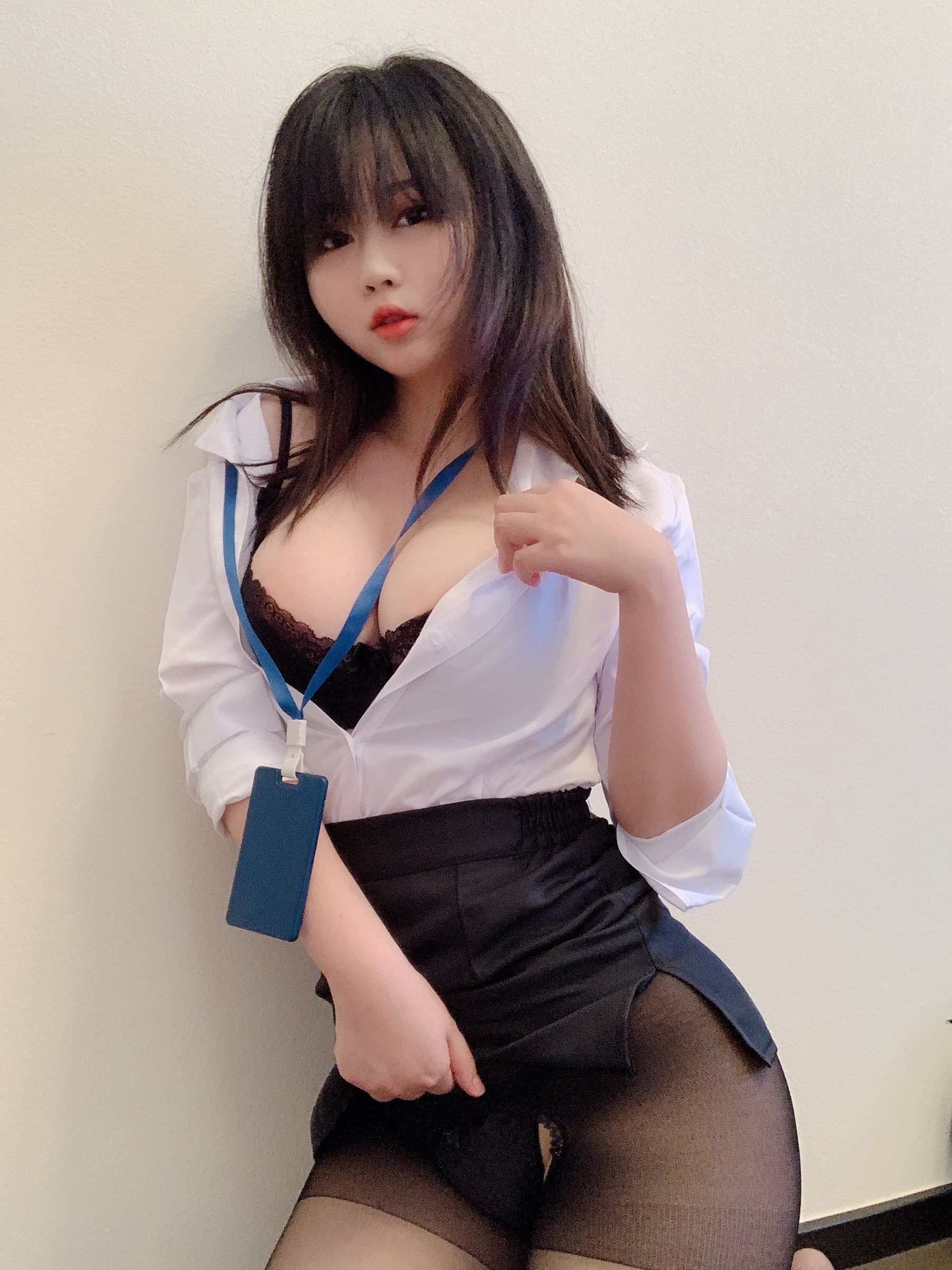 蜜桃少女是依酱呀 《黑丝制服》 写真集