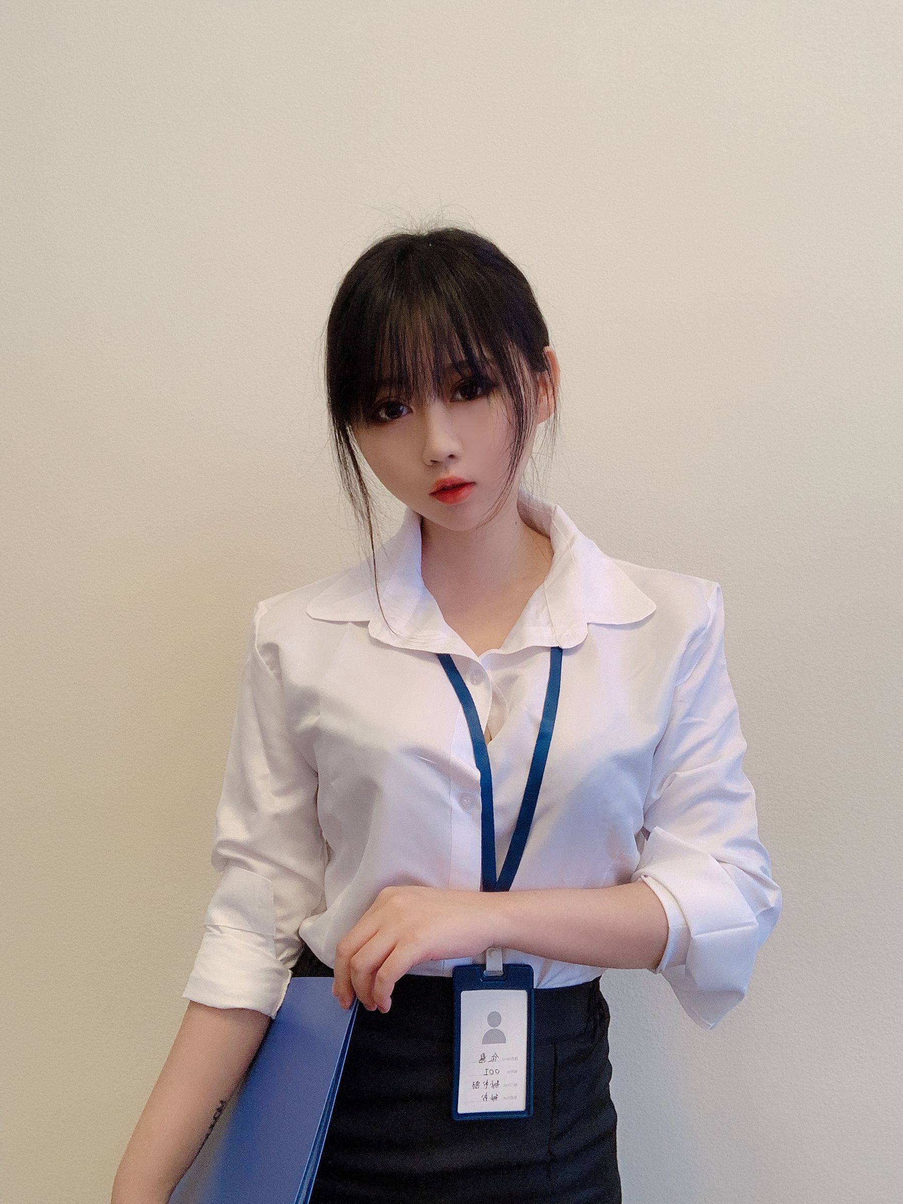 蜜桃少女是依酱呀 《黑丝制服》 写真集