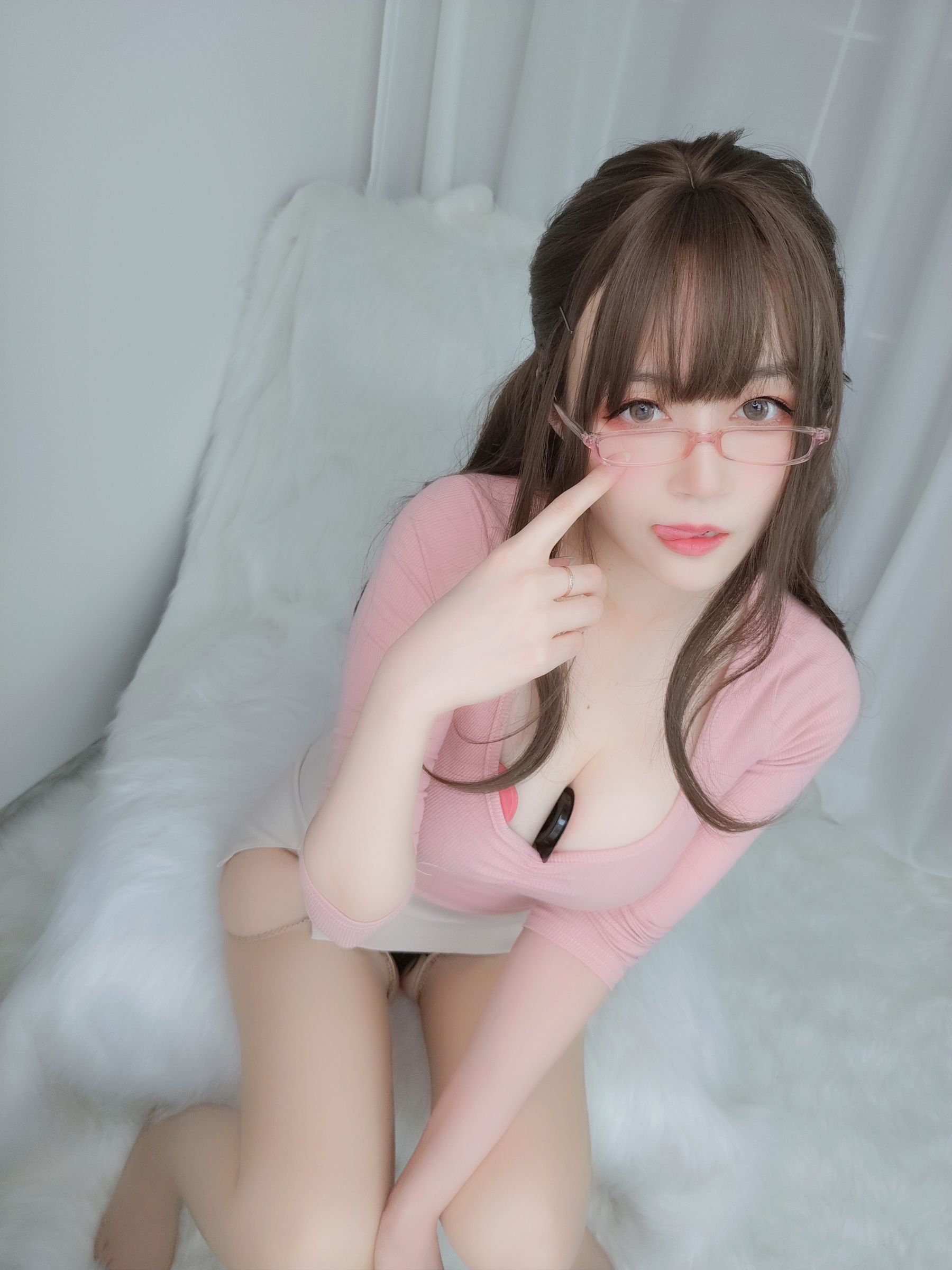 Coser小姐姐白银81 《甜美后辈》 写真集