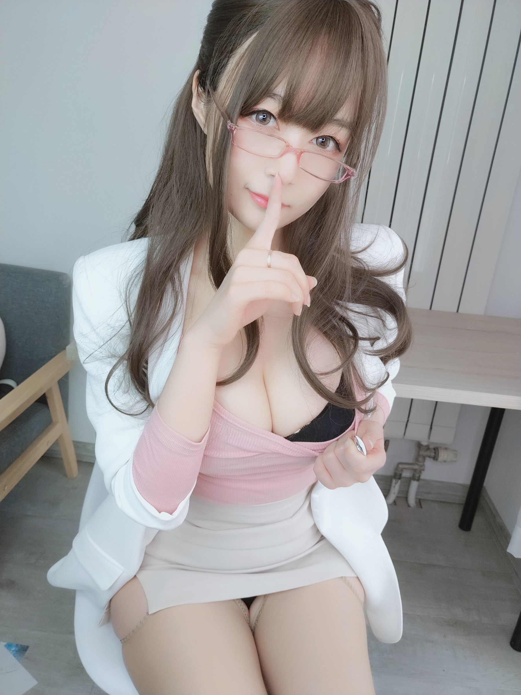 Coser小姐姐白银81 《甜美后辈》 写真集