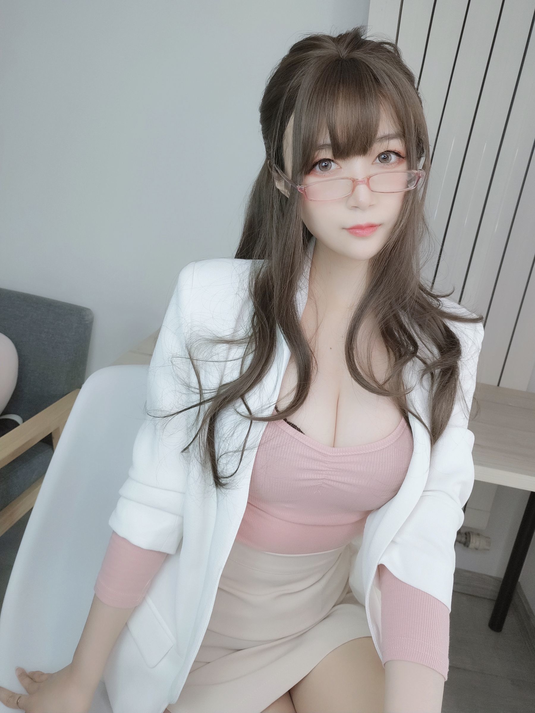 Coser小姐姐白银81 《甜美后辈》 写真集