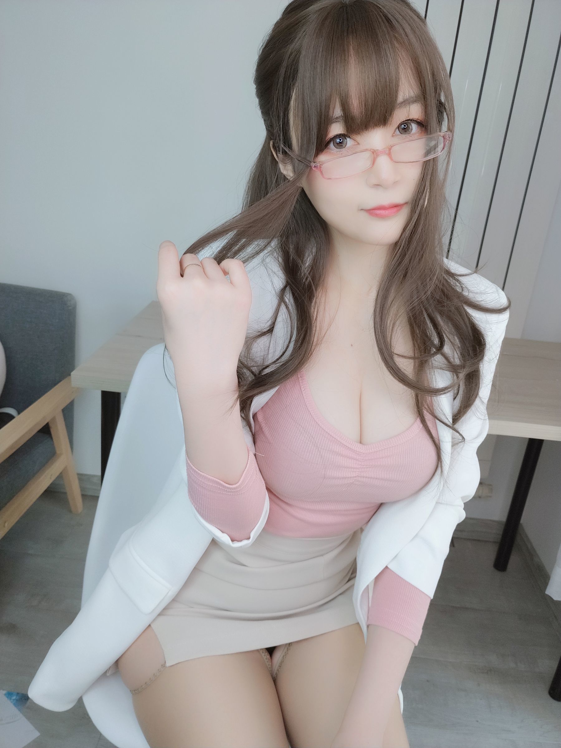 Coser小姐姐白银81 《甜美后辈》 写真集