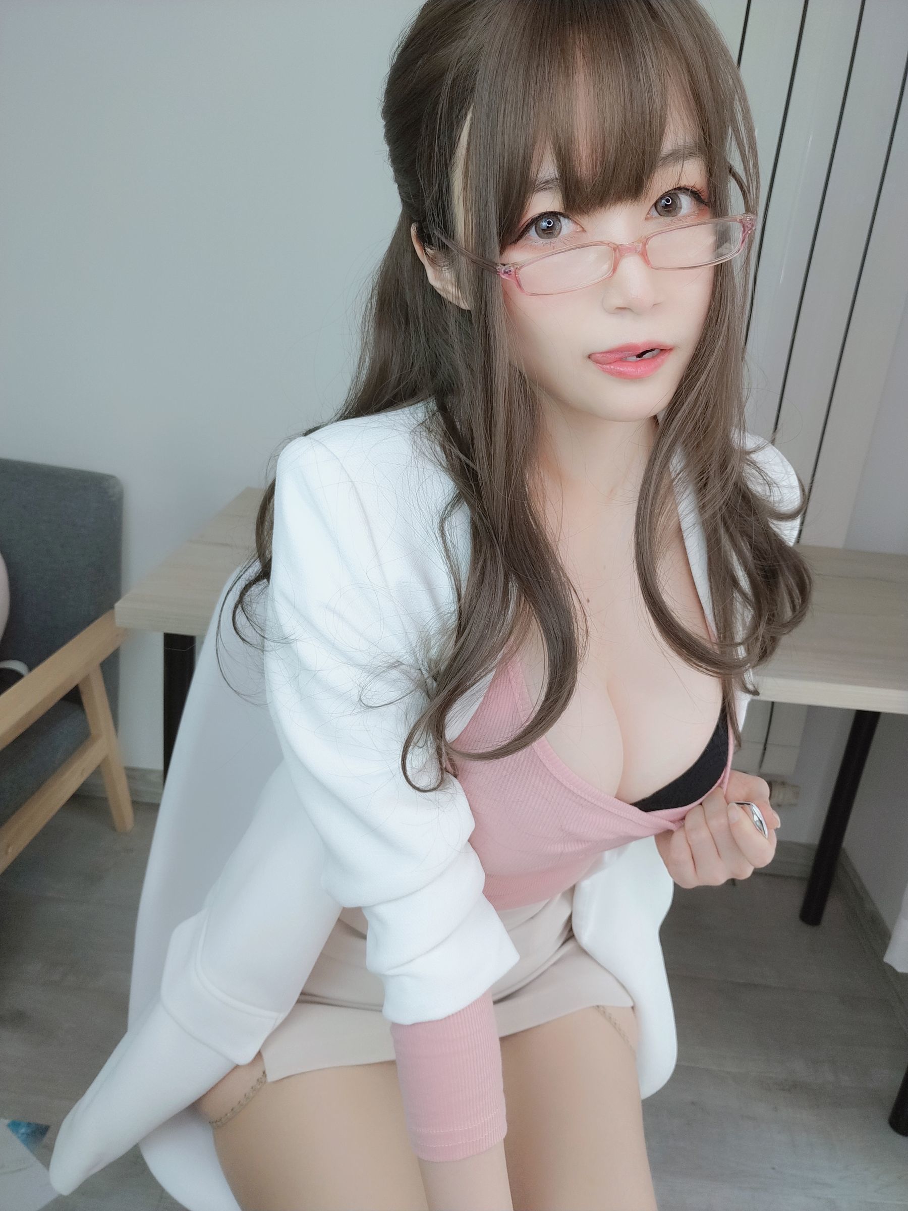 Coser小姐姐白银81 《甜美后辈》 写真集