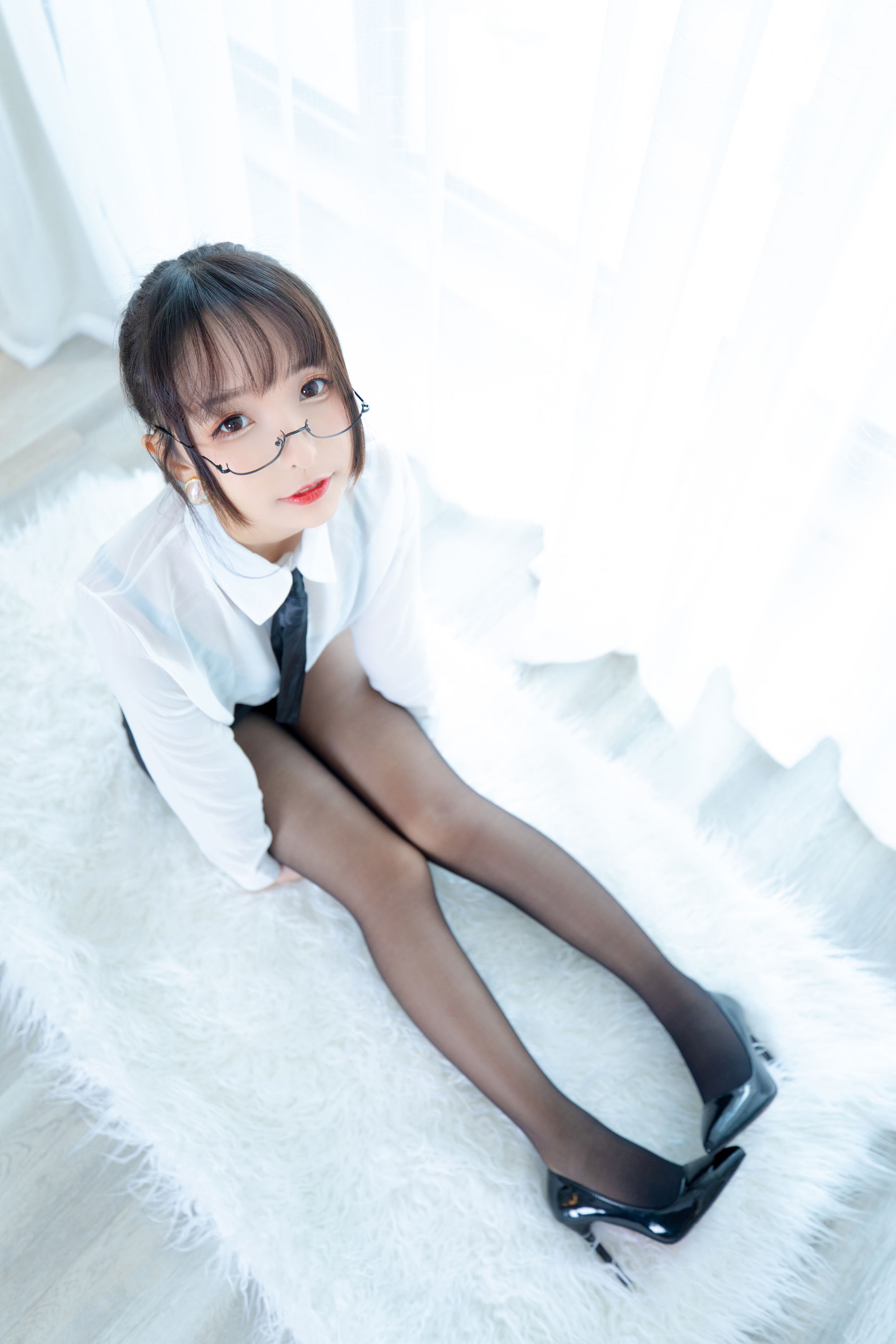 神楽坂真冬《ホワイトオフィス》 写真集