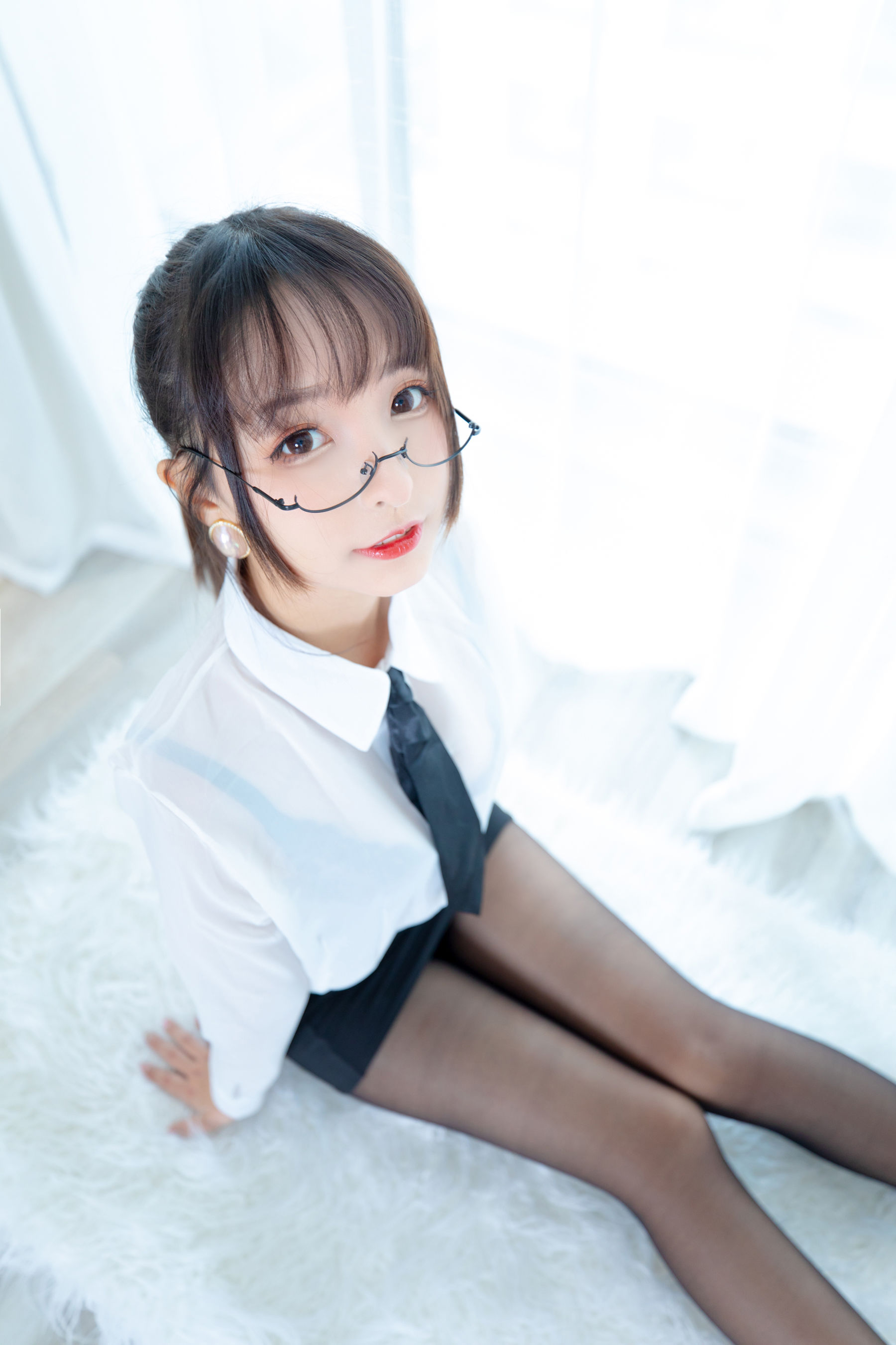 神楽坂真冬《ホワイトオフィス》 写真集