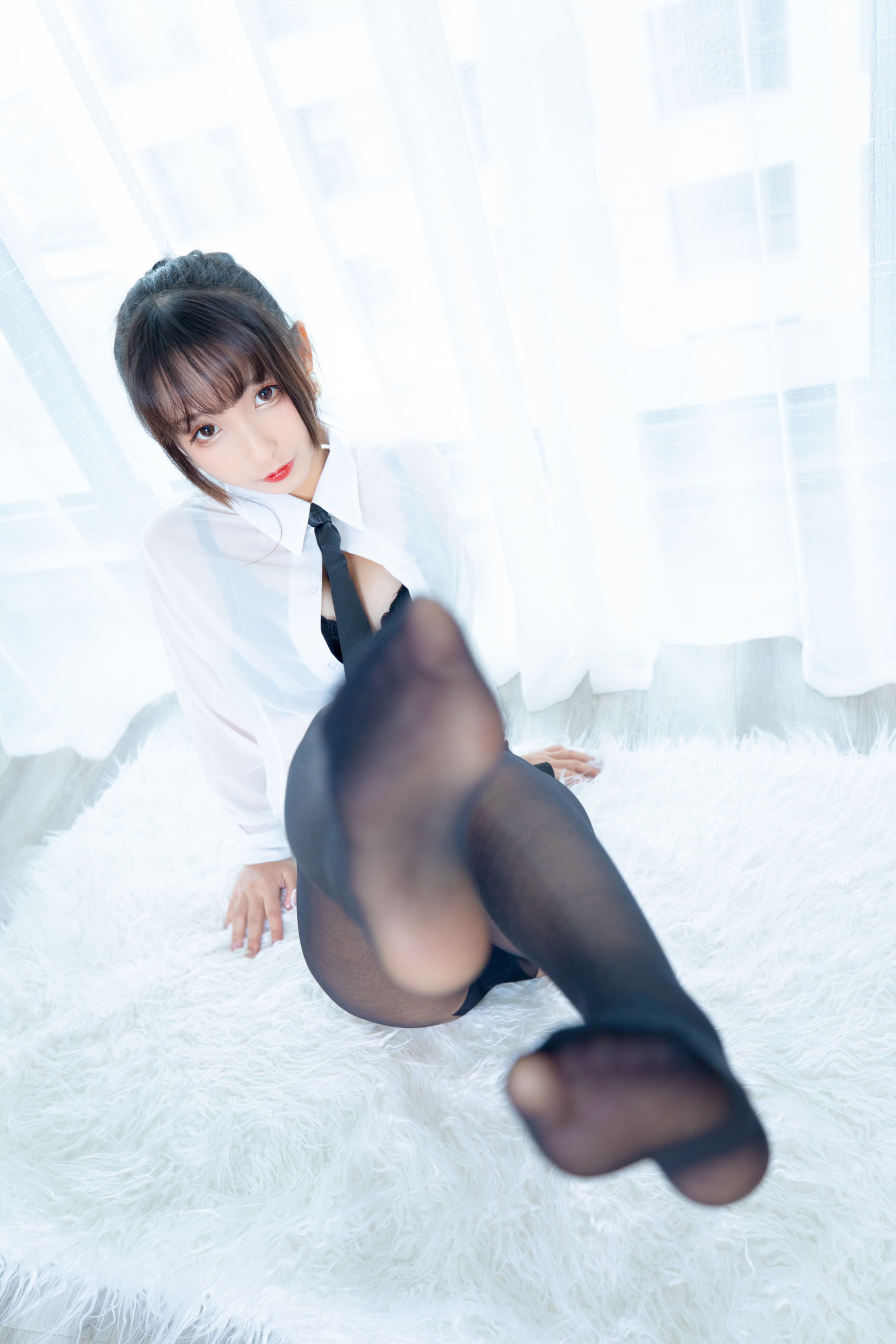 神楽坂真冬《ホワイトオフィス》 写真集