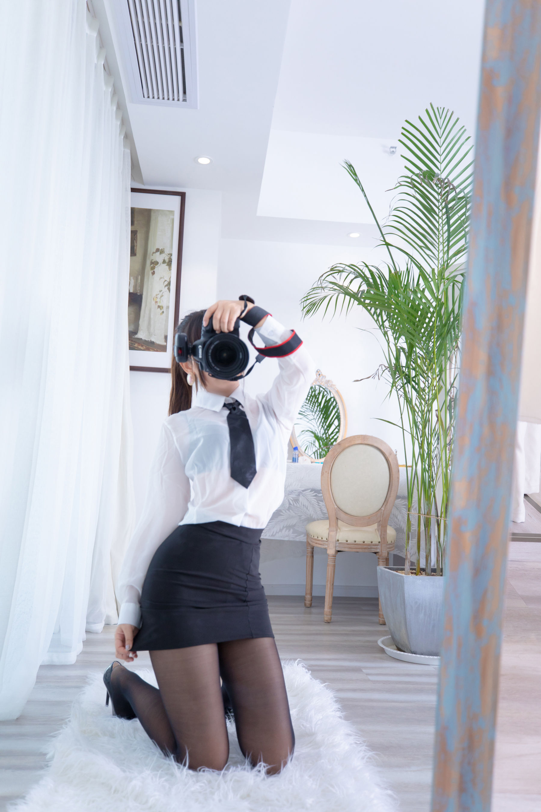 神楽坂真冬《ホワイトオフィス》 写真集