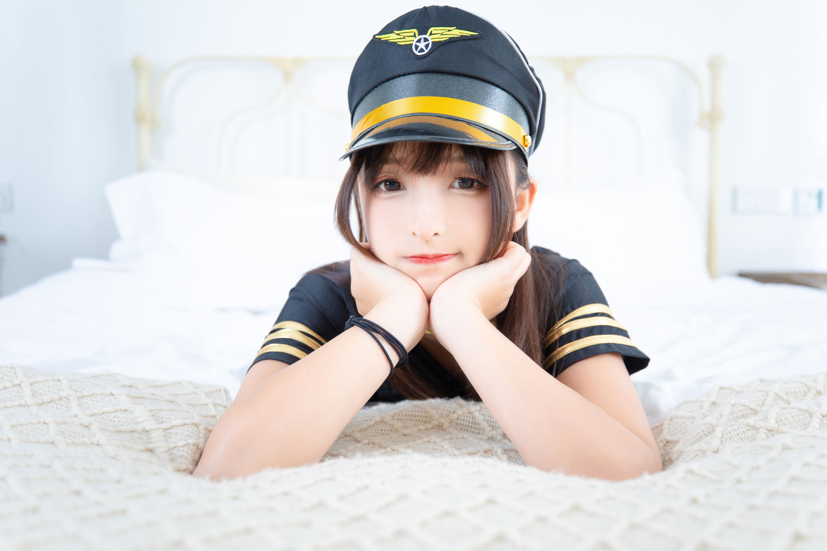 神楽坂真冬《ホワイトオフィス》 写真集