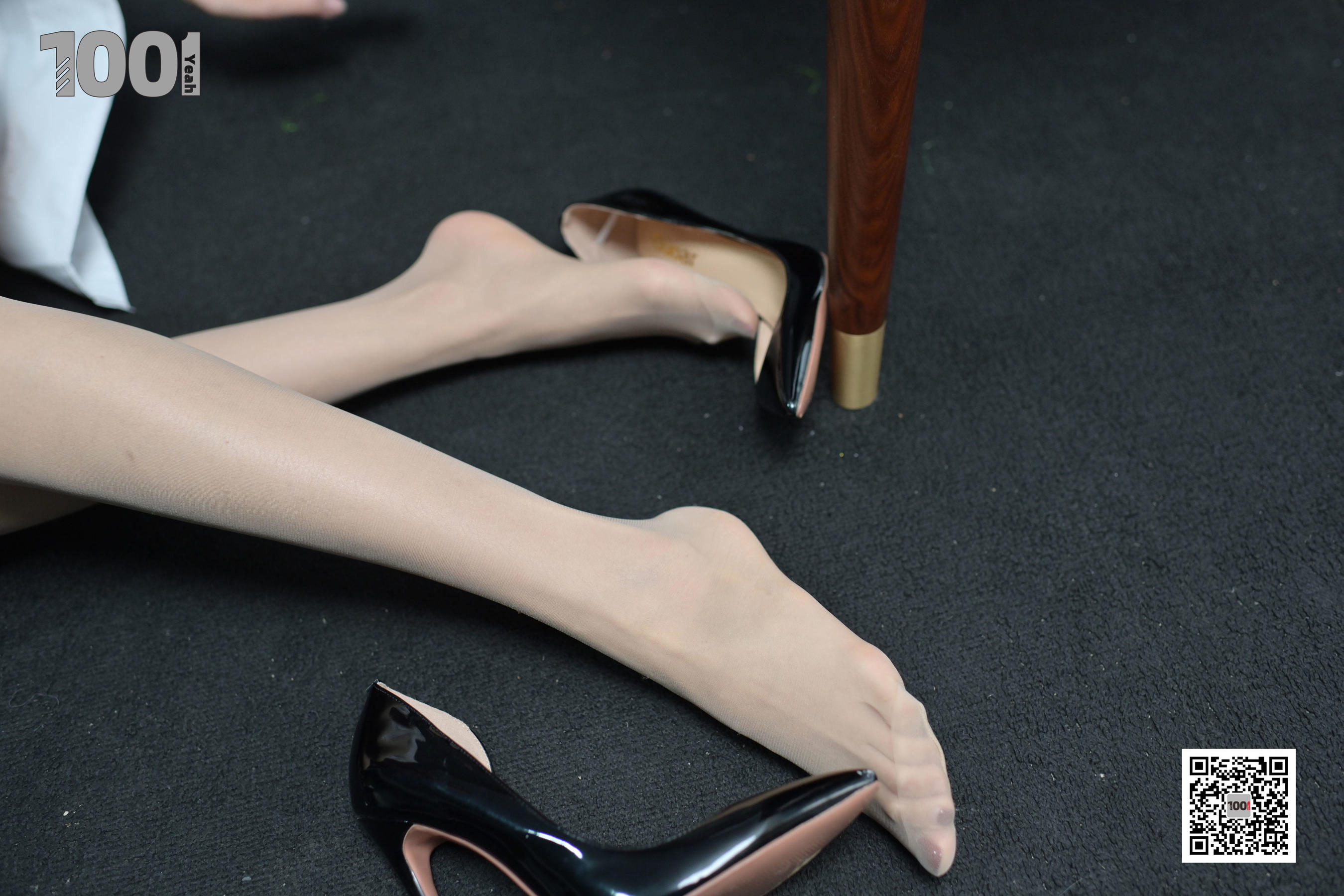 [IESS一千零一夜] 模特：Lucy《美女医生4》 制服肉丝袜写真集