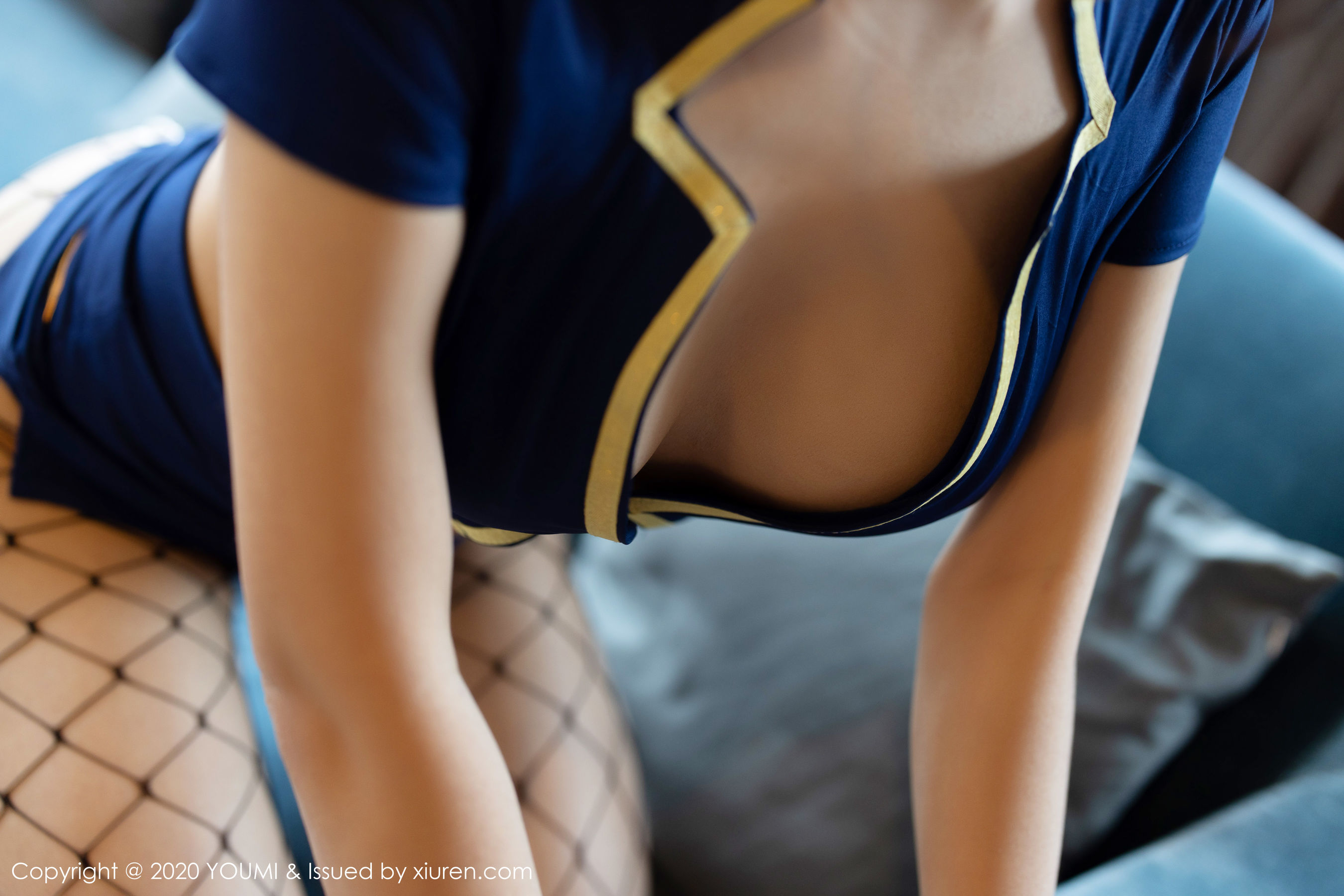 [尤蜜荟YouMi] Vol.445 白露小猪 《情趣制服与魅惑网袜》 写真集