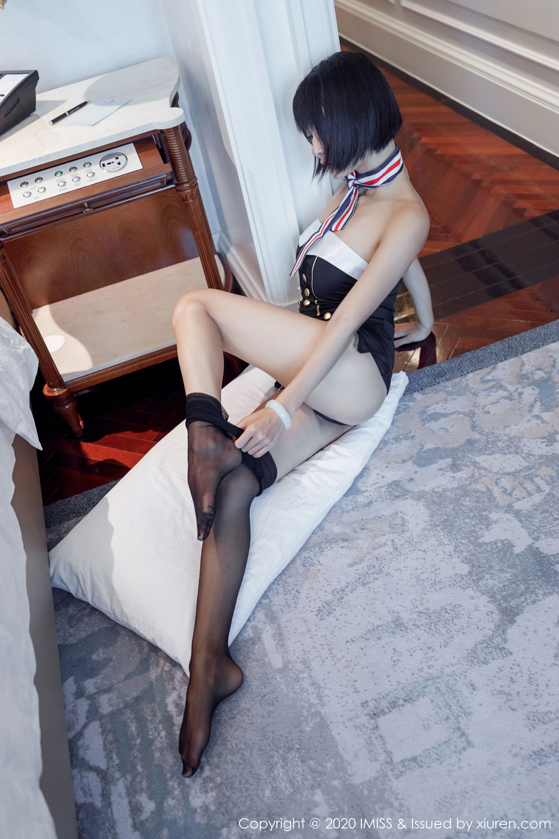 [爱蜜社IMiss] Vol.461 蓝夏Akasha 《极致黑丝酥胸美腿》 写真集