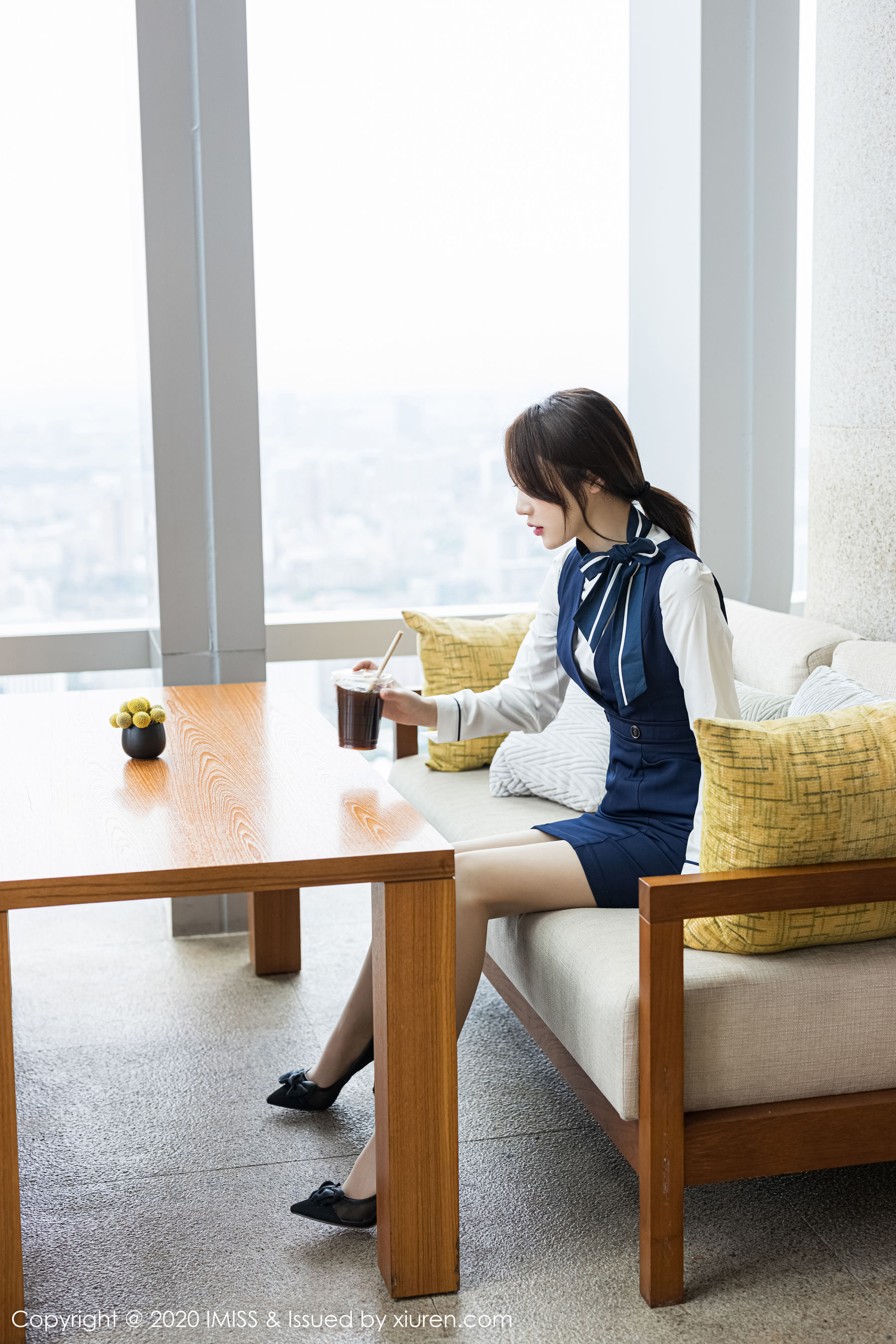 [爱蜜社IMiss] Vol.468 九月生_ 《职业制服丝袜美腿》 写真集