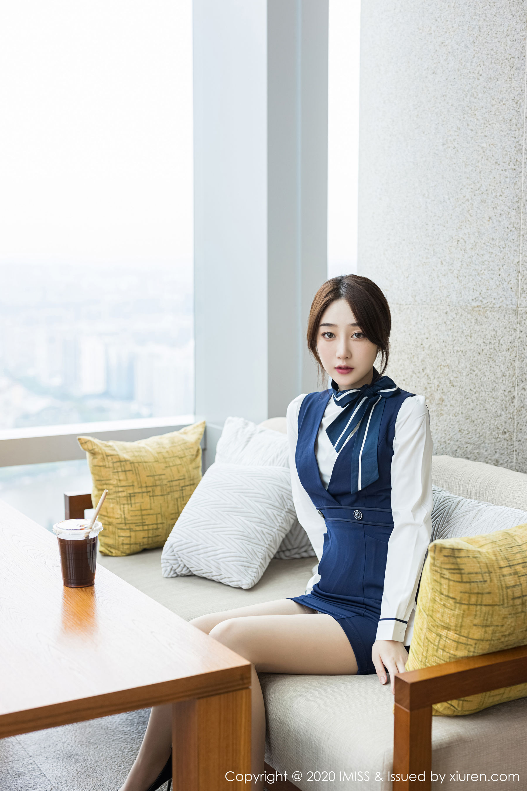 [爱蜜社IMiss] Vol.468 九月生_ 《职业制服丝袜美腿》 写真集