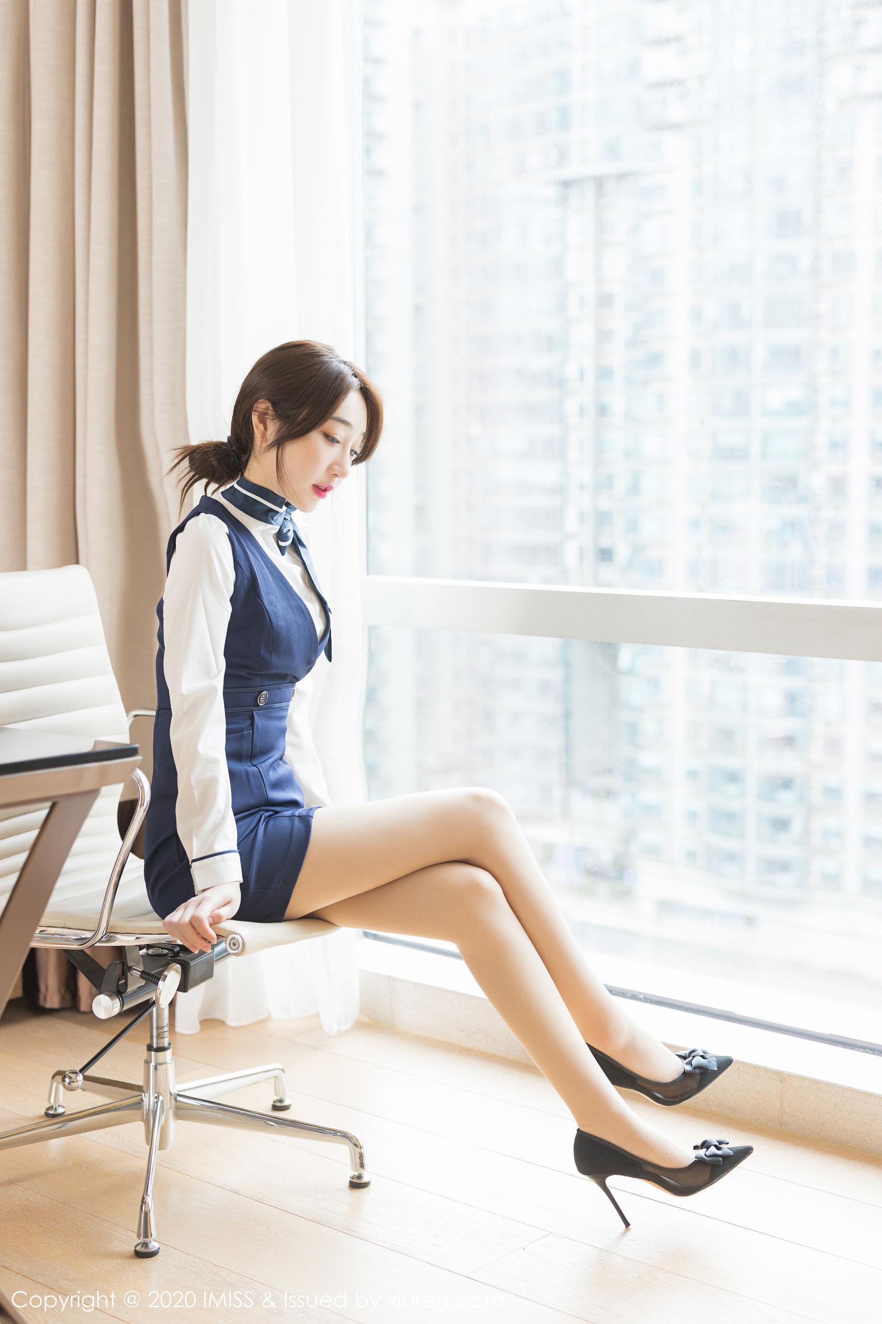 [爱蜜社IMiss] Vol.468 九月生_ 《职业制服丝袜美腿》 写真集