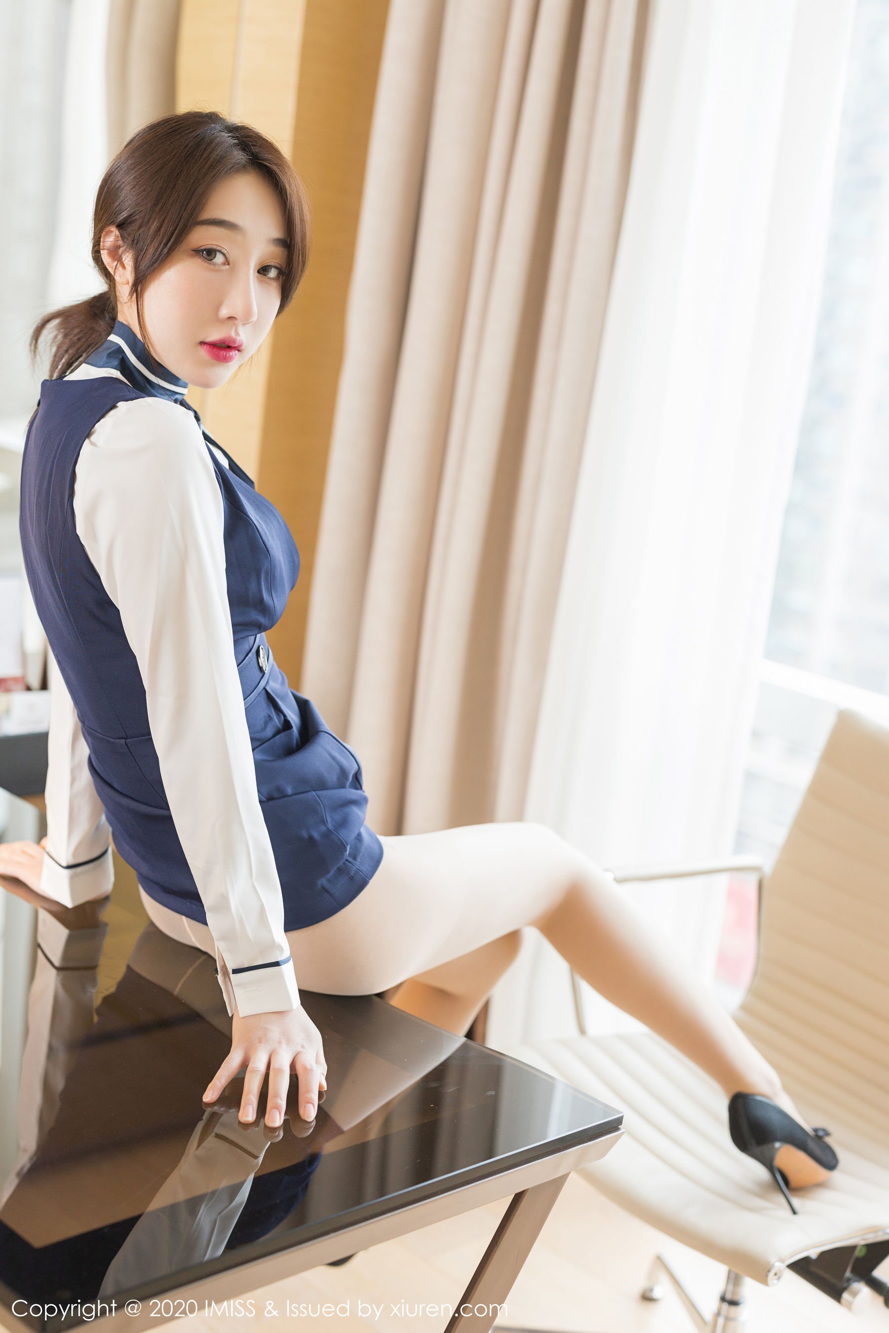 [爱蜜社IMiss] Vol.468 九月生_ 《职业制服丝袜美腿》 写真集