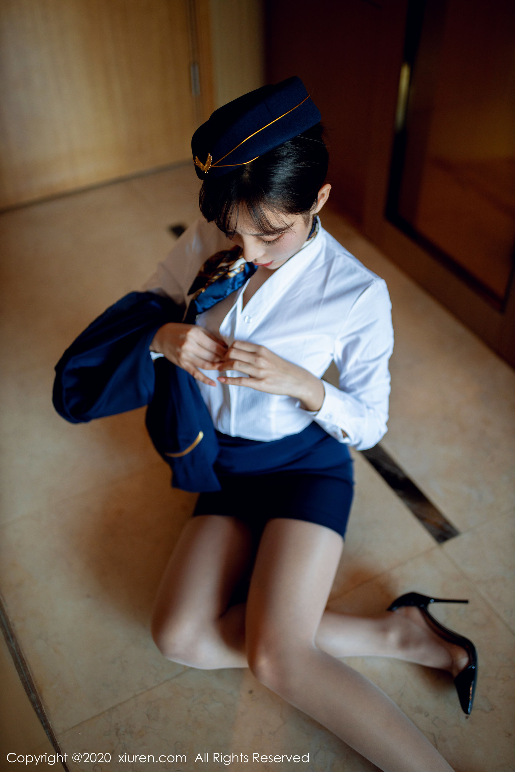 [秀人XiuRen] No.2119 陈小喵《空姐制服》 写真集